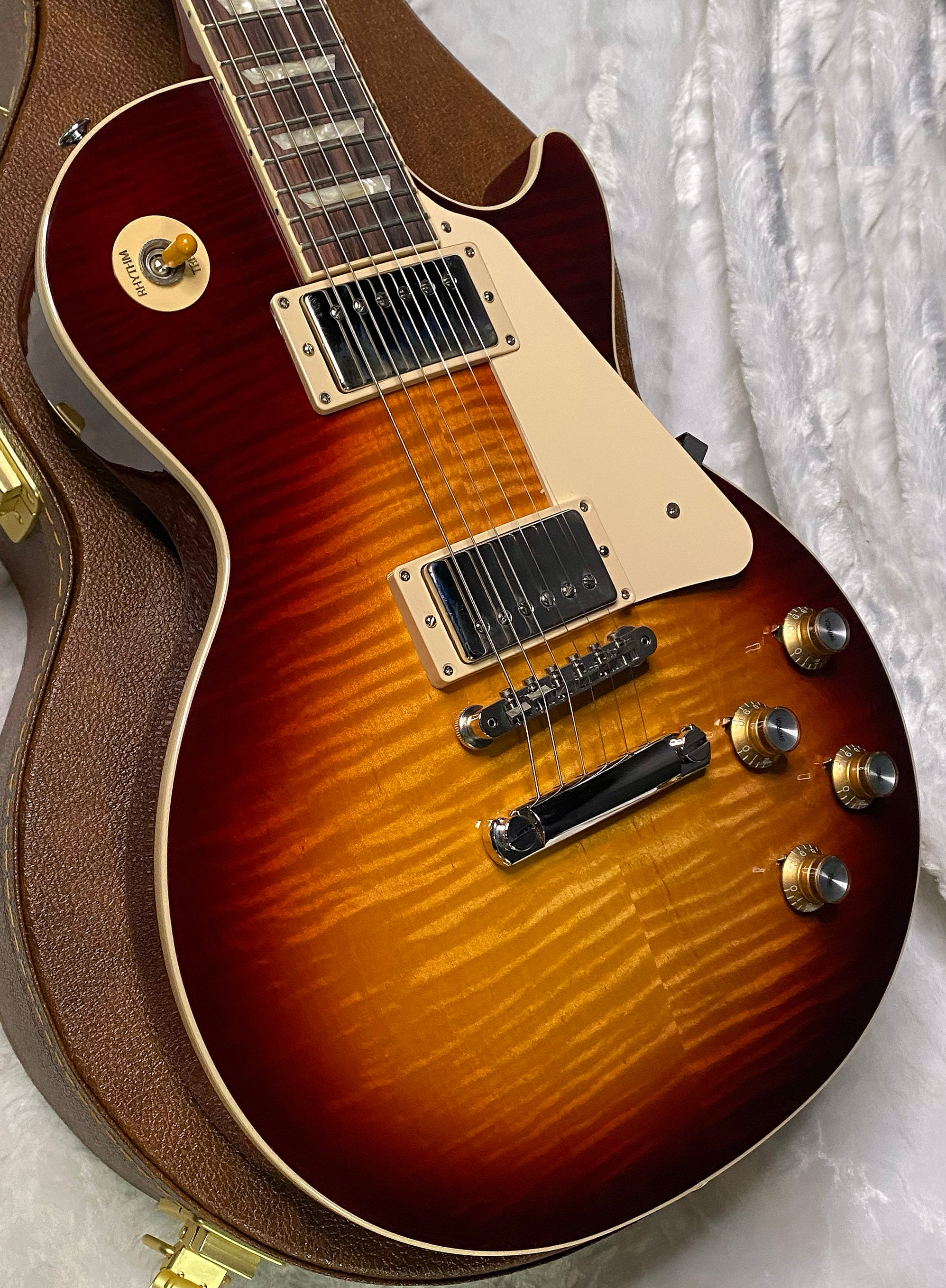 NEW! Gibson Les Paul Standard '60s Bourbon Burst - Curly Flame Maple Top - Authorized Dealer - 9.8 lbs - G07293
