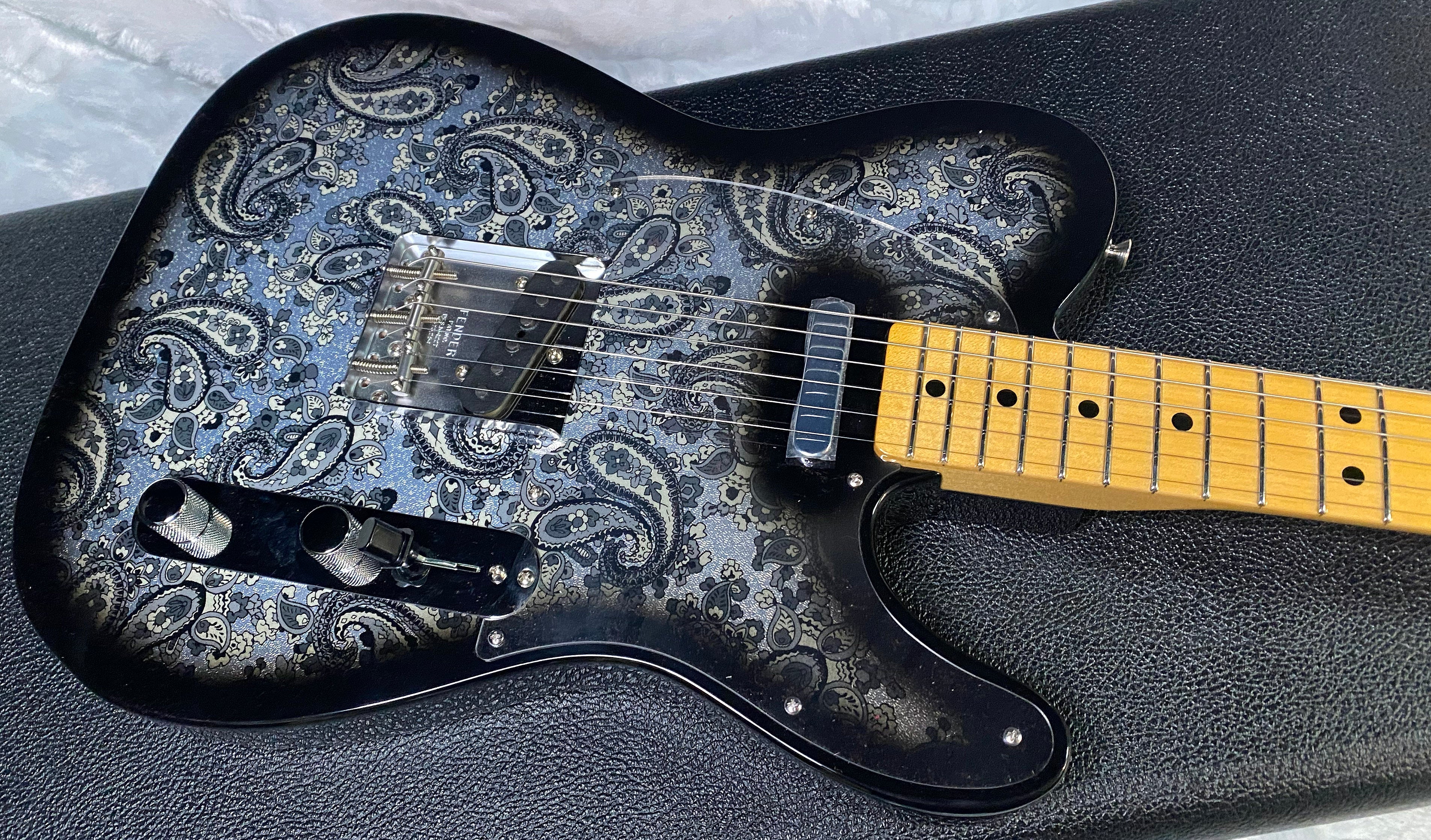 NEW ! Fender Vintage Custom '68 Telecaster NOS - Black Paisley - 7.4 lbs - Authorized Dealer - Custom Shop - G06752