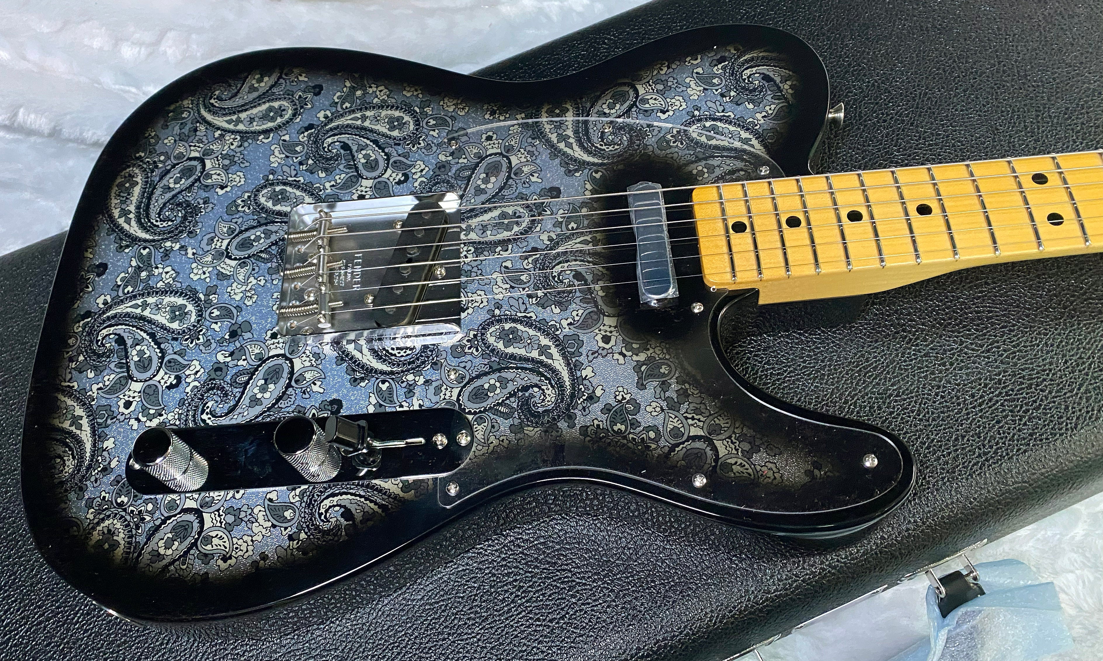 NEW ! Fender Vintage Custom '68 Telecaster NOS - Black Paisley - 7.4 lbs - Authorized Dealer - Custom Shop - G06752