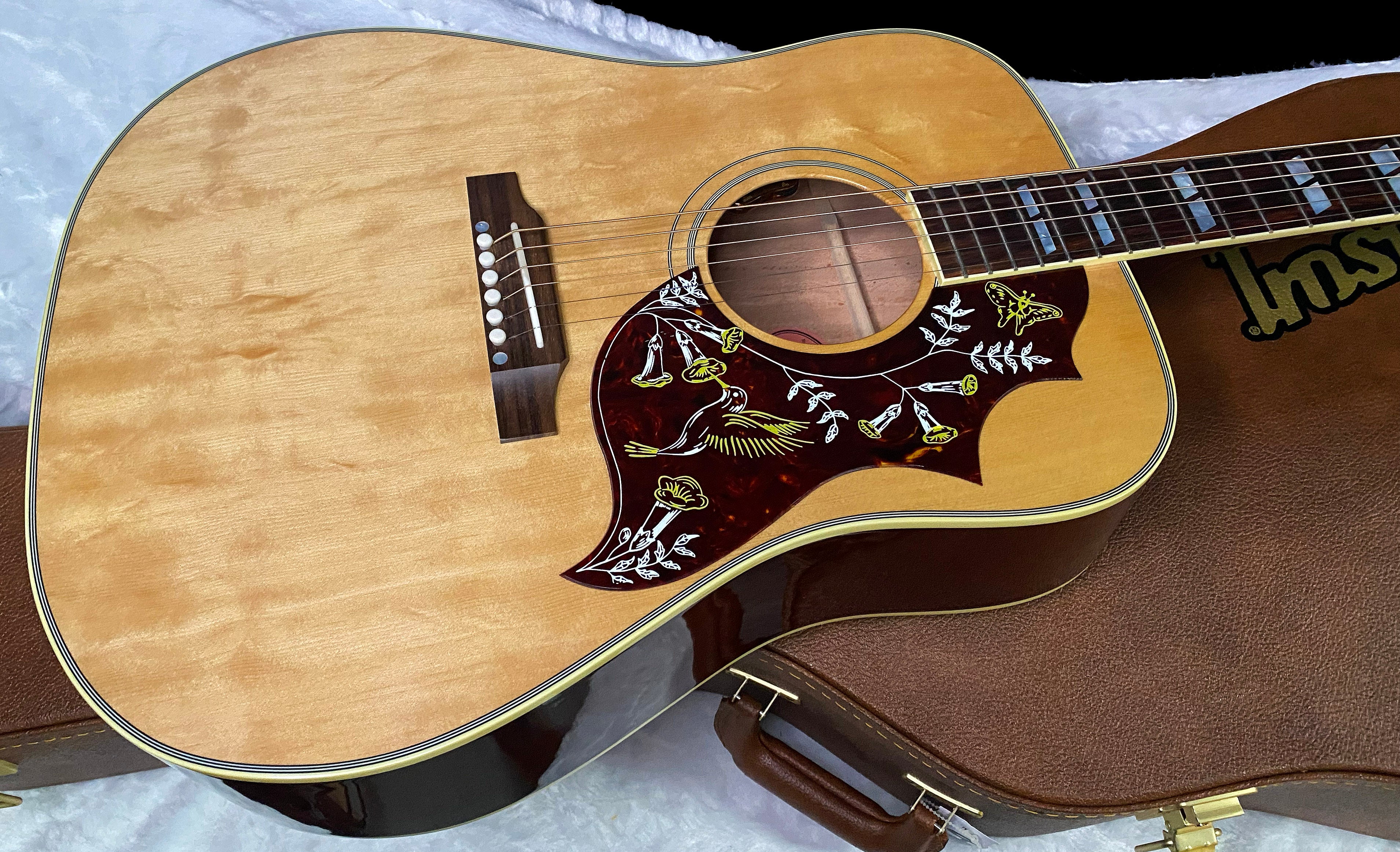 NEW ! Gibson Hummingbird Original - Antique Natural - Stunning Figured Spruce Top - WOW - 4.5 lbs - Acoustic Electric - Authorized Dealer - G07357