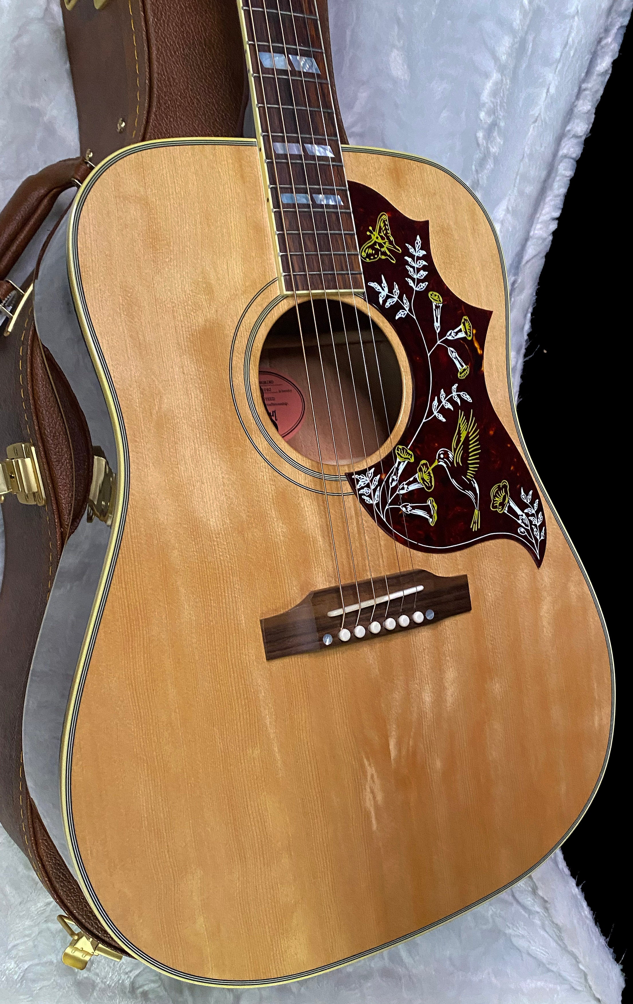 NEW ! Gibson Hummingbird Original - Antique Natural - Stunning Figured Spruce Top - WOW - 4.5 lbs - Acoustic Electric - Authorized Dealer - G07357