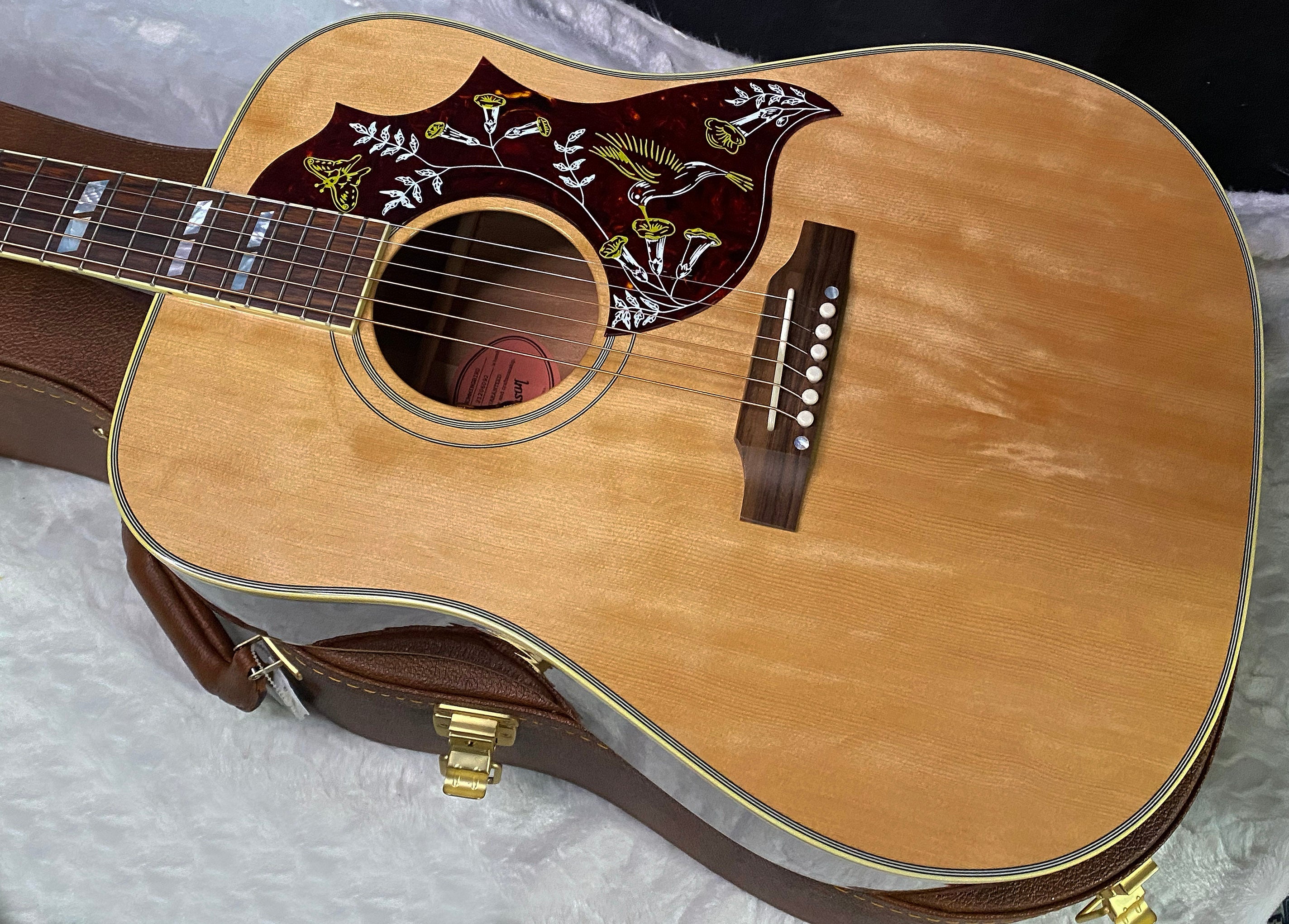 NEW ! Gibson Hummingbird Original - Antique Natural - Stunning Figured Spruce Top - WOW - 4.5 lbs - Acoustic Electric - Authorized Dealer - G07357