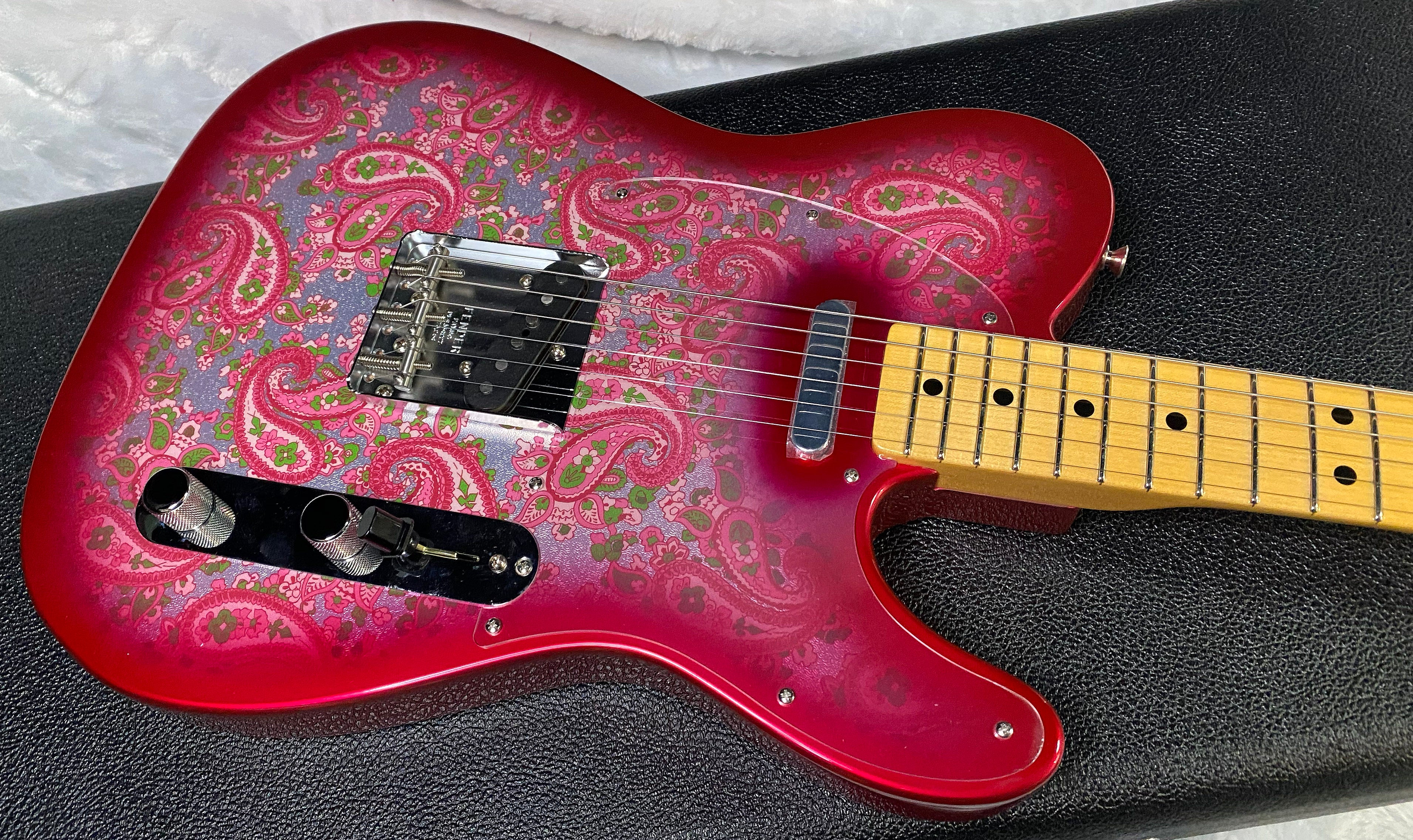 NEW ! Fender Vintage Custom '68 Telecaster NOS - Pink Paisley - 7.3 lbs - Authorized Dealer - Custom Shop - G06755
