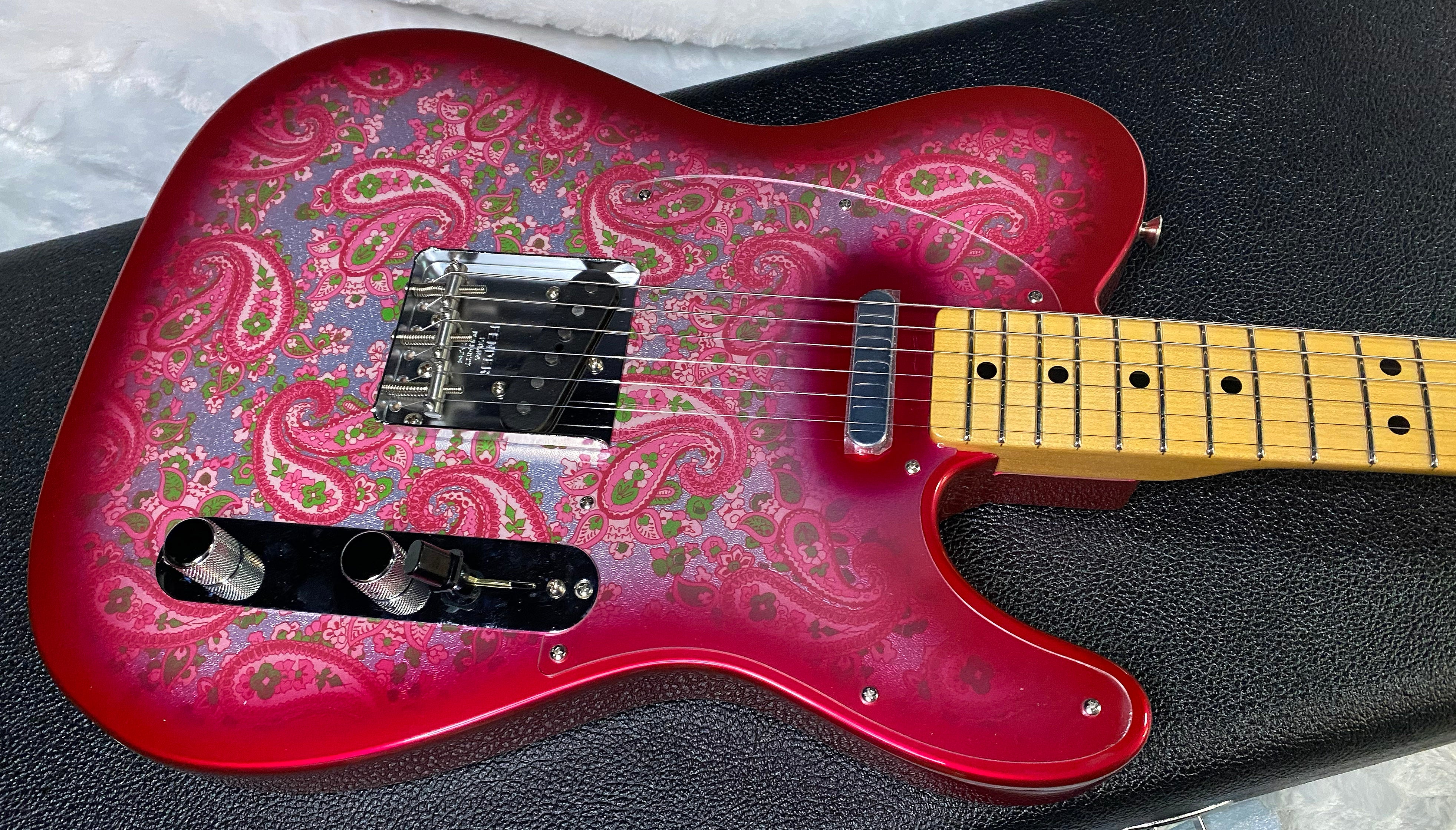 NEW ! Fender Vintage Custom '68 Telecaster NOS - Pink Paisley - 7.3 lbs - Authorized Dealer - Custom Shop - G06755