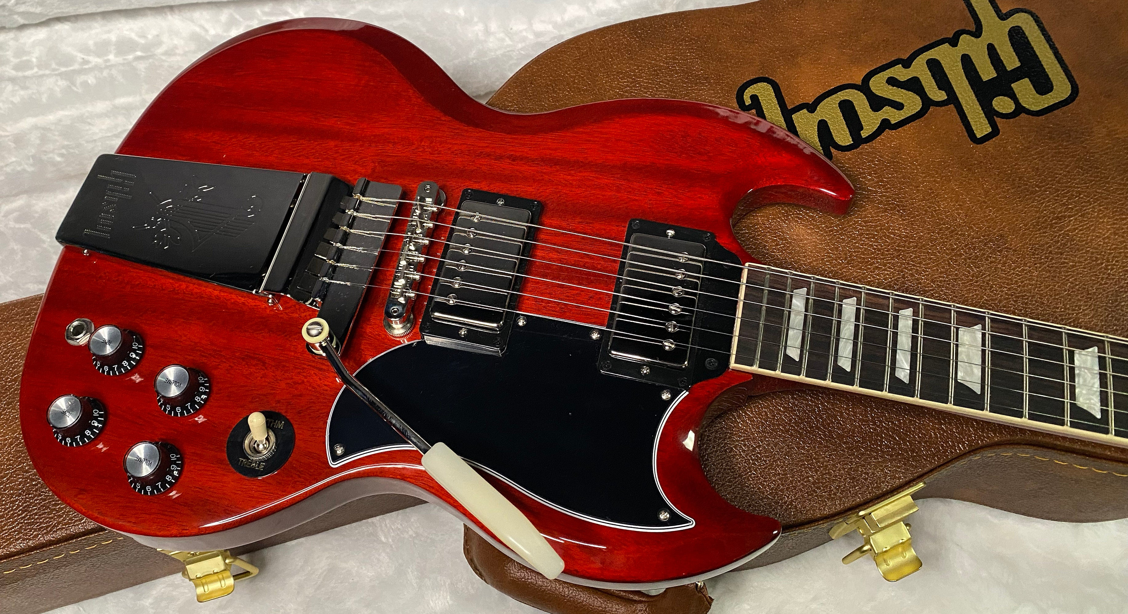 NEW! Gibson SG Standard '61 Maestro Vibrola Vintage Cherry - 7.9 lbs - Authorized Dealer! G07370