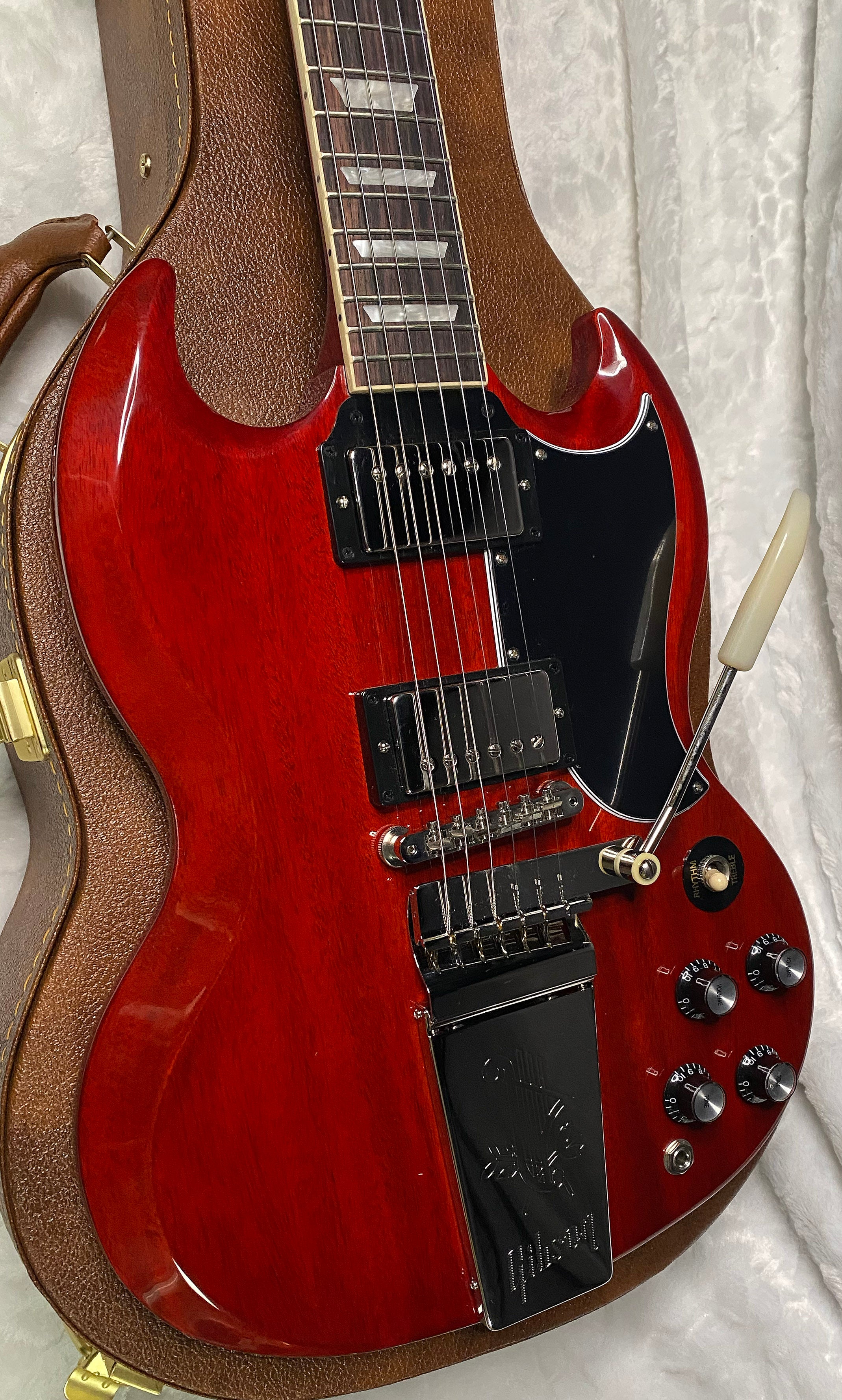 NEW! Gibson SG Standard '61 Maestro Vibrola Vintage Cherry - 7.9 lbs - Authorized Dealer! G07370