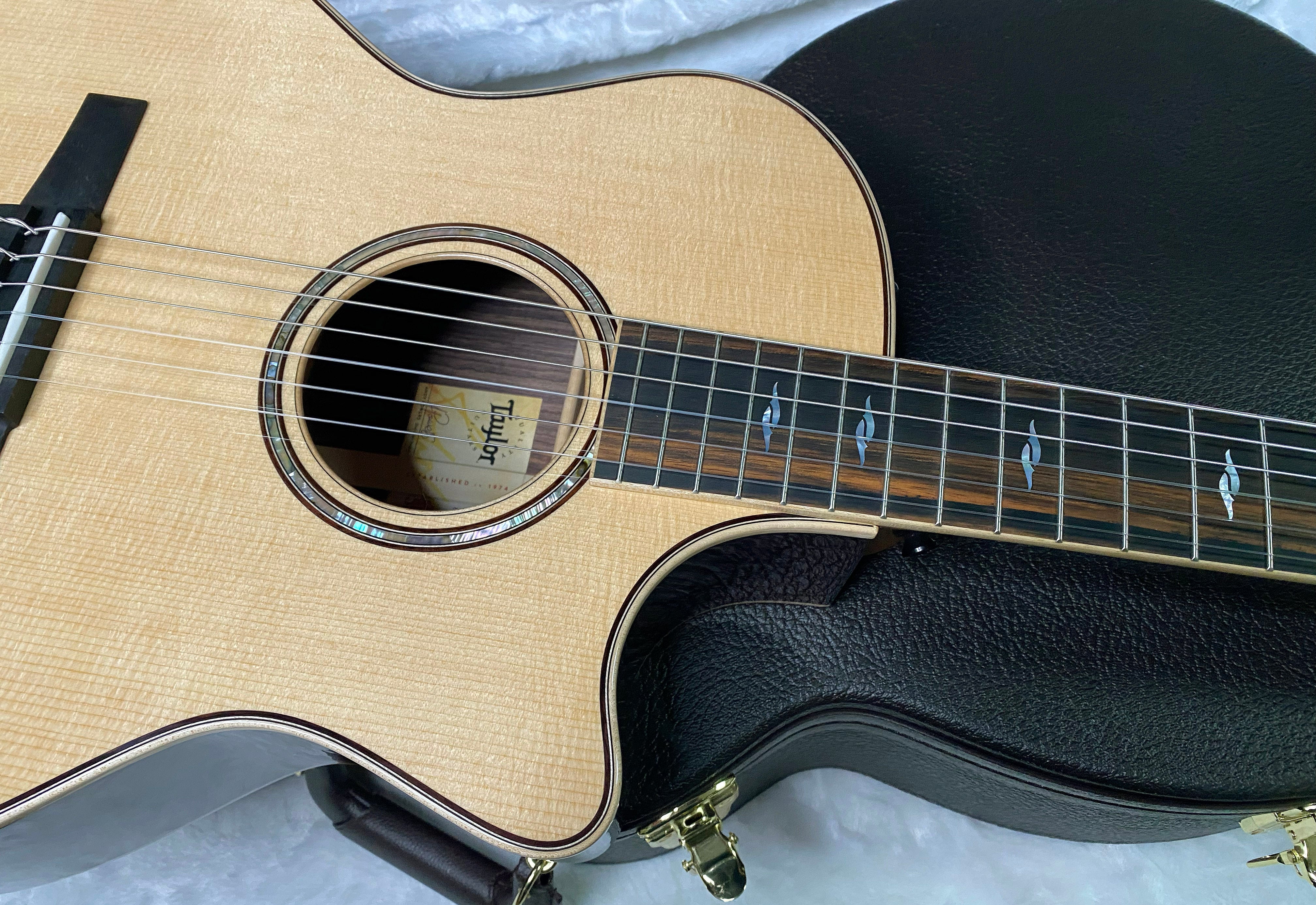 NEW ! Taylor 814ce-N Nylon Classical Acoustic-Electric Guitar - Natural Gloss - 4.2lbs - Authorized Dealer
