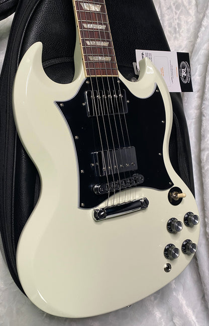 NEW ! Gibson SG Standard - Classic White Finish - Original Gibson Leather Gig Bag - Authorized Dealer - Only 6.7lbs - G07306