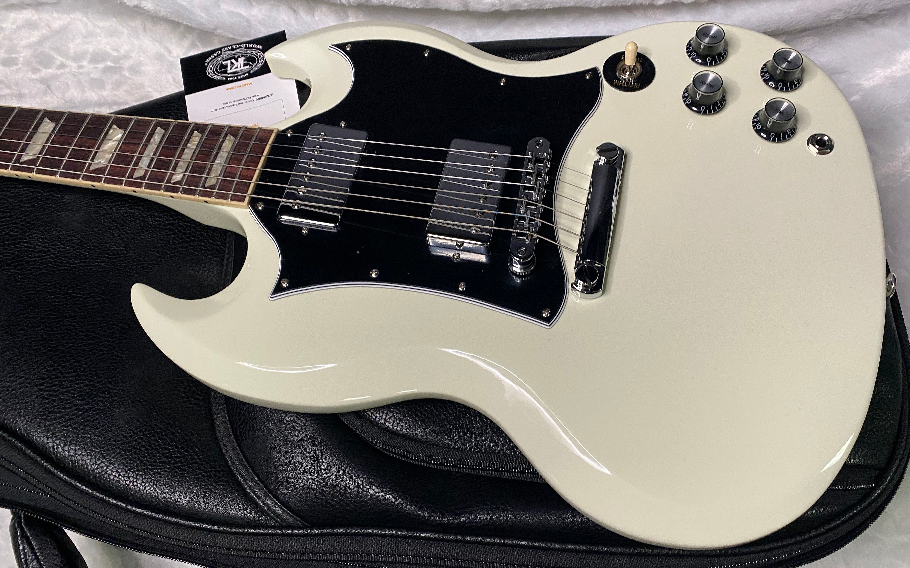 NEW ! Gibson SG Standard - Classic White Finish - Original Gibson Leather Gig Bag - Authorized Dealer - Only 6.7lbs - G07306