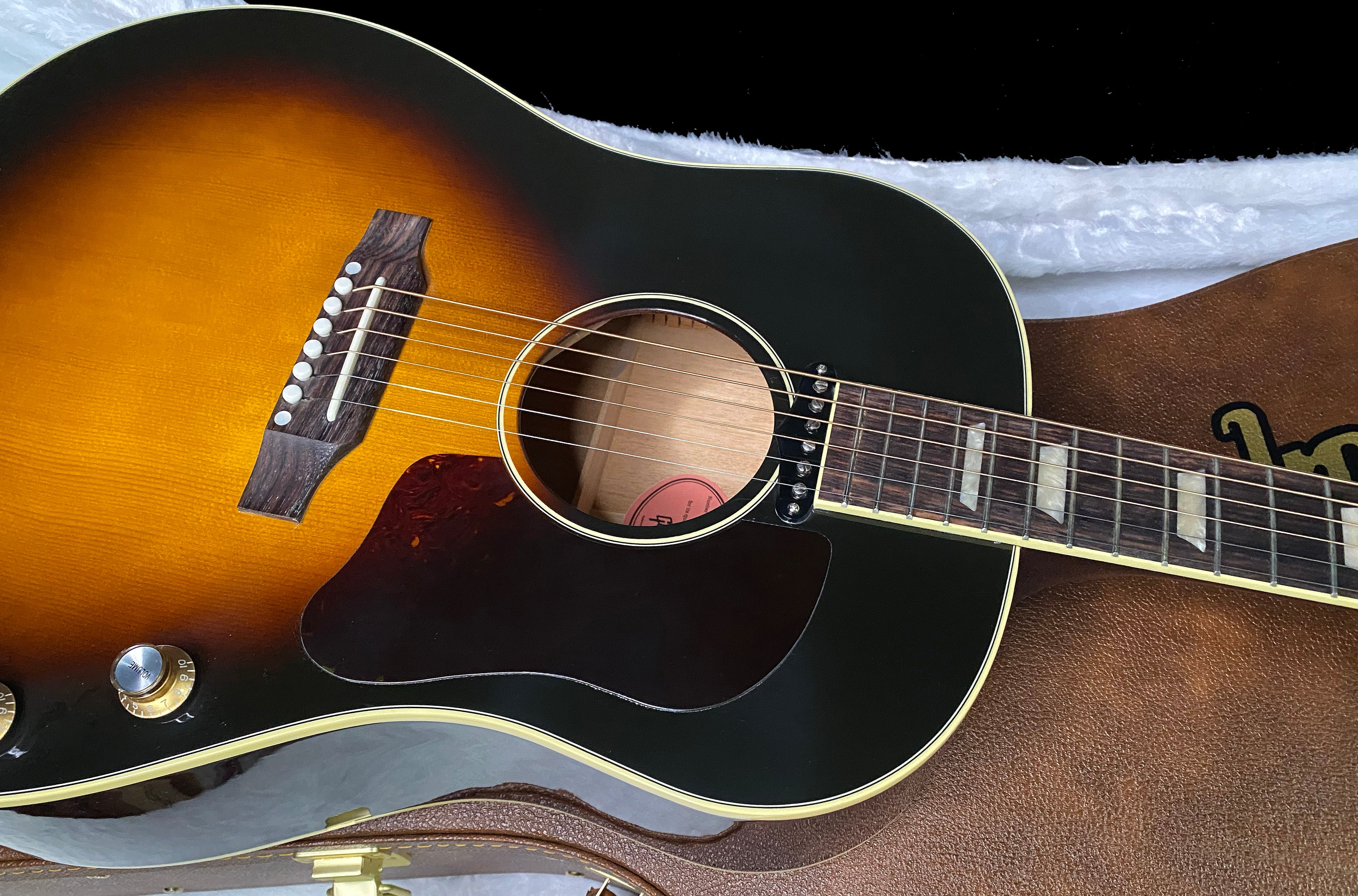 NEW ! Gibson J-160E Original - Vintage Sunburst - 4.4 lbs - Authorized Dealer - In Stock - G07353
