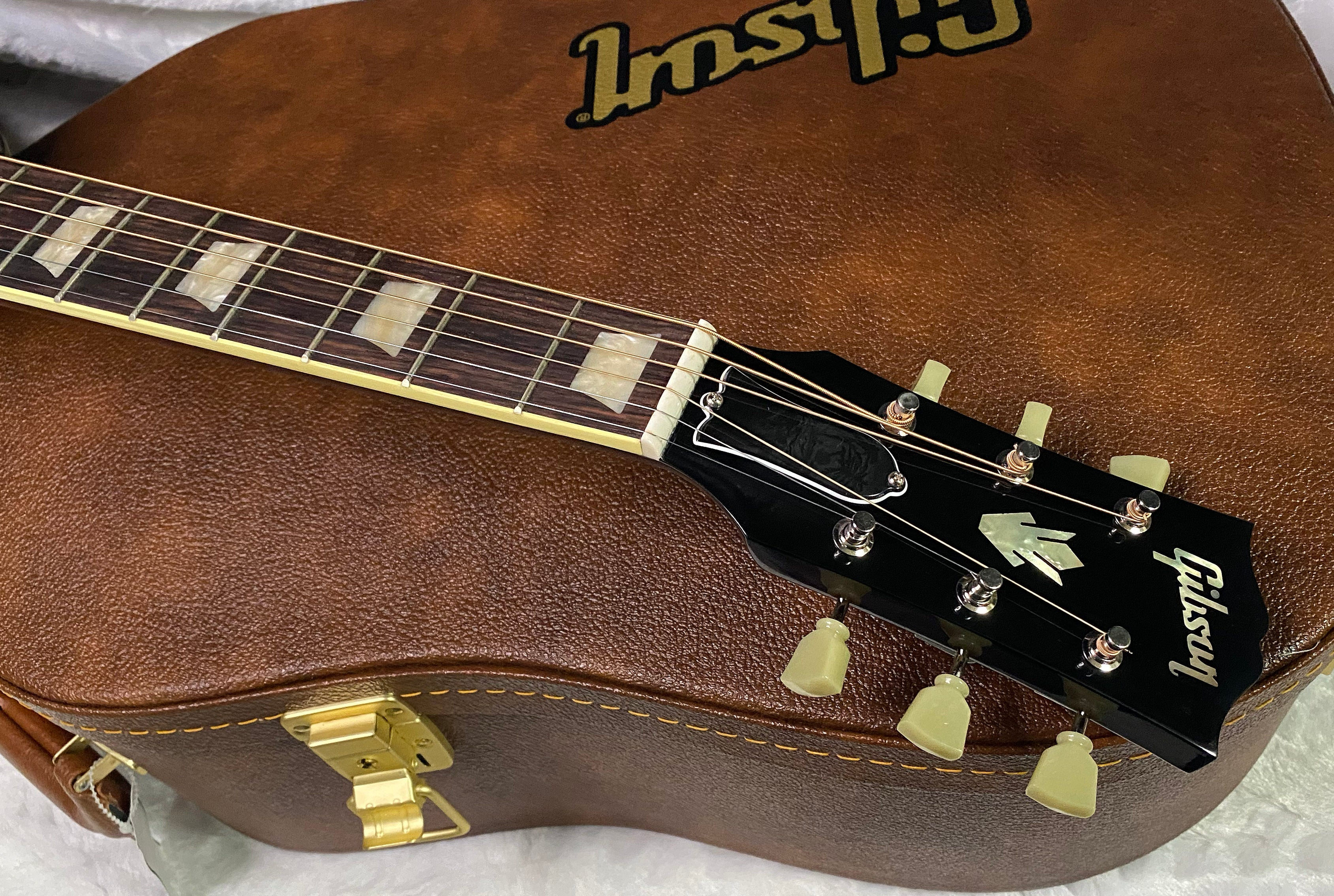 NEW ! Gibson J-160E Original - Vintage Sunburst - 4.4 lbs - Authorized Dealer - In Stock - G07353