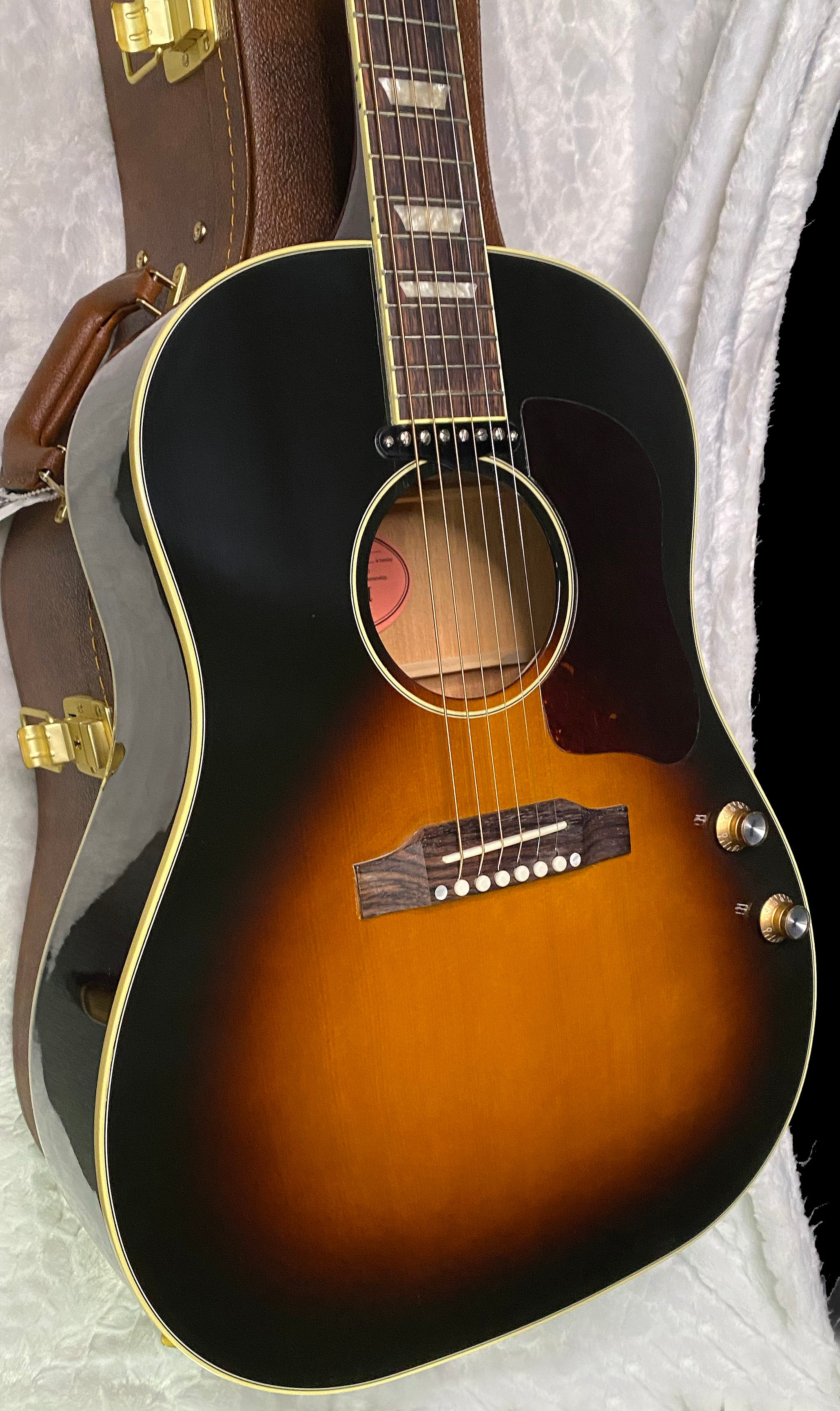 NEW ! Gibson J-160E Original - Vintage Sunburst - 4.4 lbs - Authorized Dealer - In Stock - G07353
