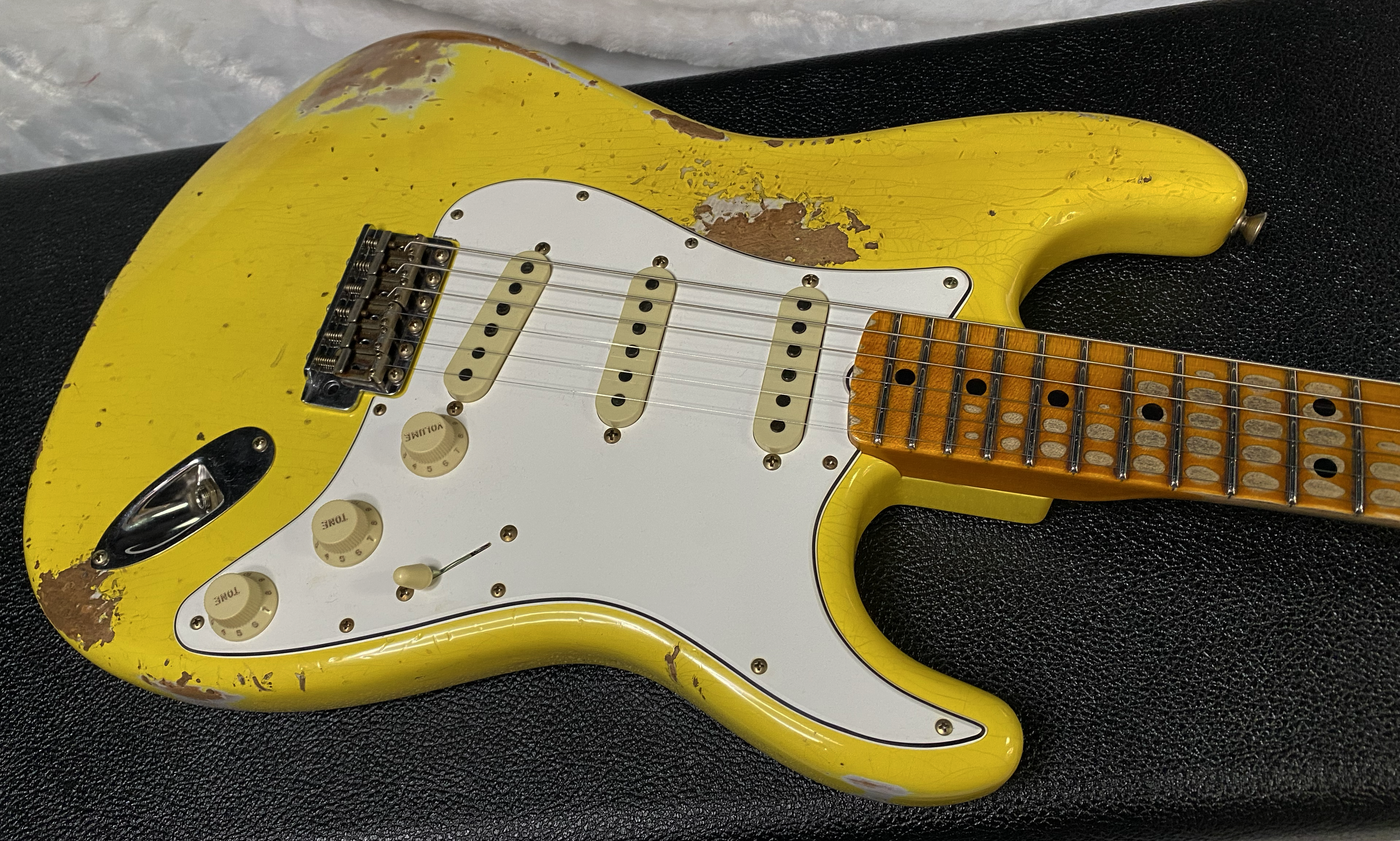 NEW! Fender Custom Shop Special Run '69 Stratocaster Heavy Relic - Handwound P/U's - Aged Graffiti Yellow - Reverse Headstock - 7.7lbs - Authorized Dealer - One OFF! SUPER RARE! G06753
