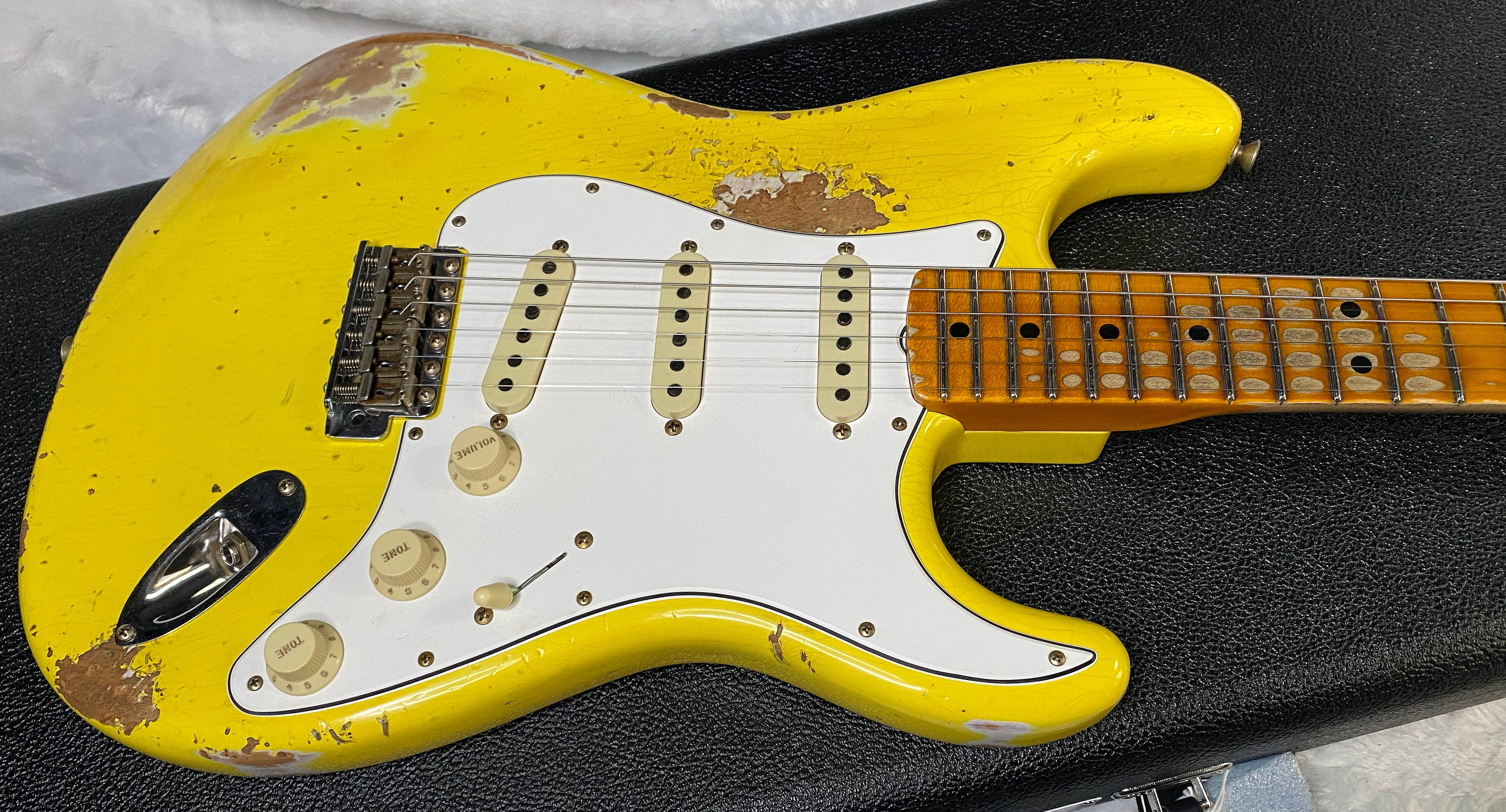 NEW! Fender Custom Shop Special Run '69 Stratocaster Heavy Relic - Handwound P/U's - Aged Graffiti Yellow - Reverse Headstock - 7.7lbs - Authorized Dealer - One OFF! SUPER RARE! G06753