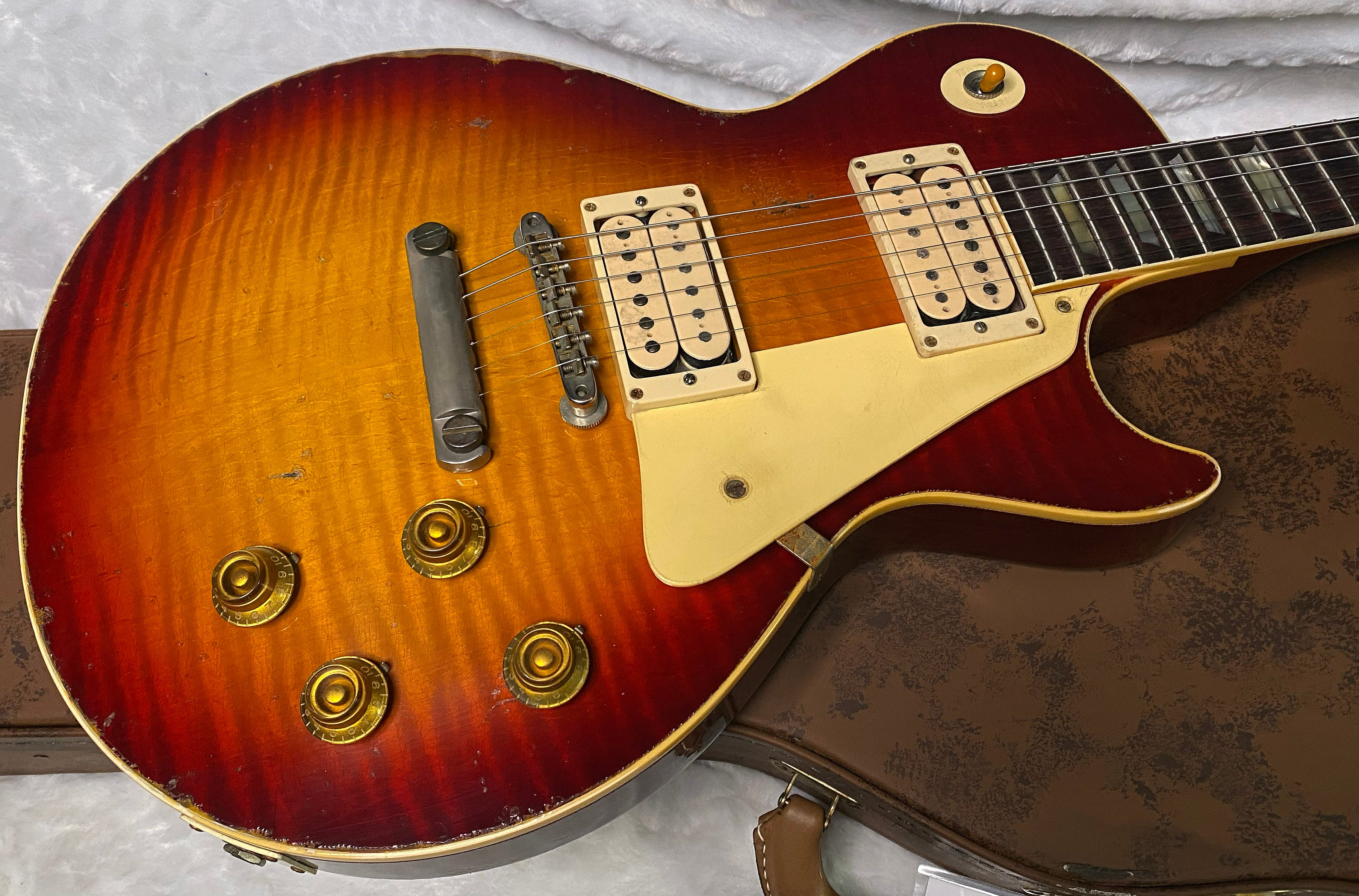 NEW! Gibson Custom 1959 Les Paul Standard Resissue - One Off - Ultra Heavy Aged - Murphy Lab - Factory Burst - Authorized Dealer - ONLY 8lbs!!!! - G07379