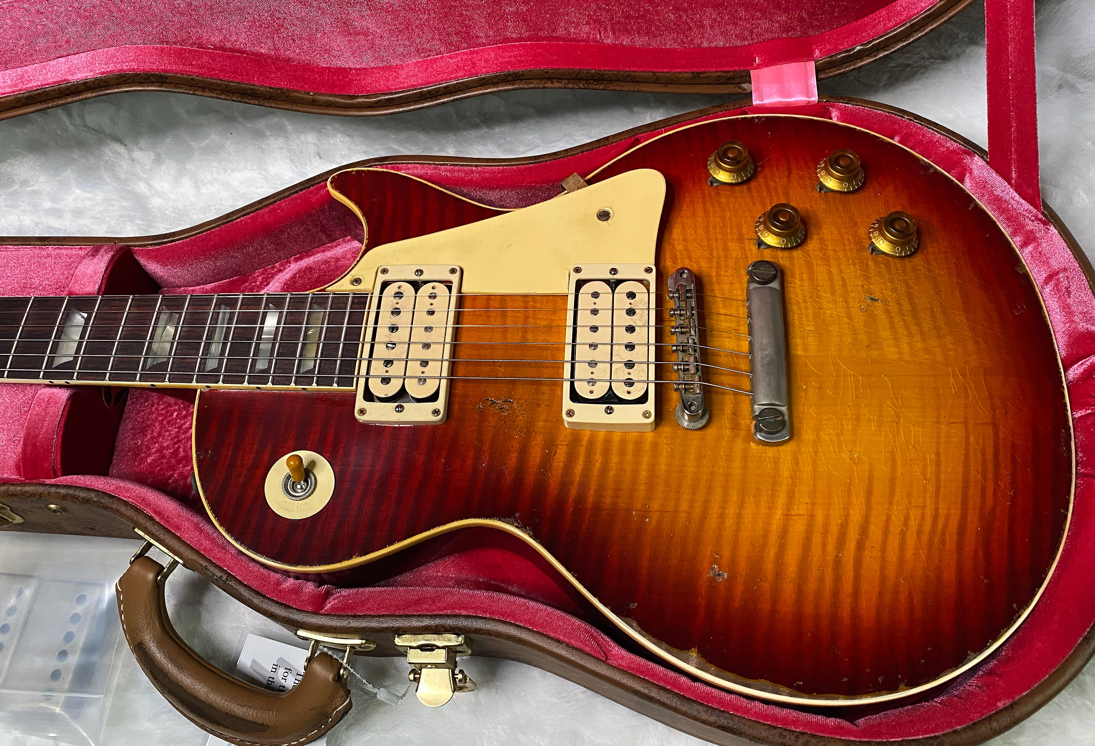 NEW! Gibson Custom 1959 Les Paul Standard Resissue - One Off - Ultra Heavy Aged - Murphy Lab - Factory Burst - Authorized Dealer - ONLY 8lbs!!!! - G07379