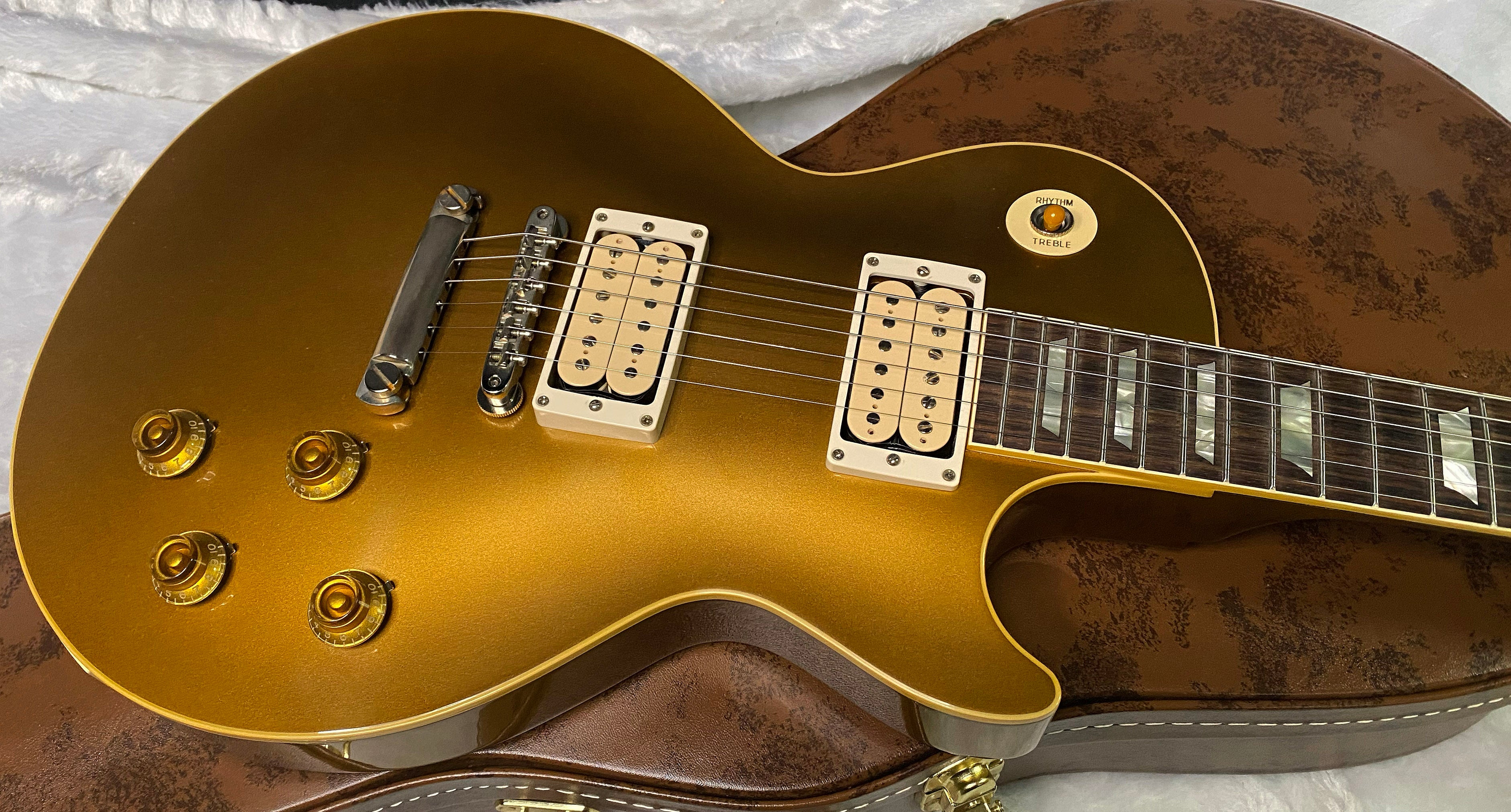 MINT! Gibson Custom Shop '57 Les Paul ALL OVER Double Gold Reissue - VOS - Uncovered Double White Pick-Ups - Authorized Dealer - Only 8.25 lbs - G07383