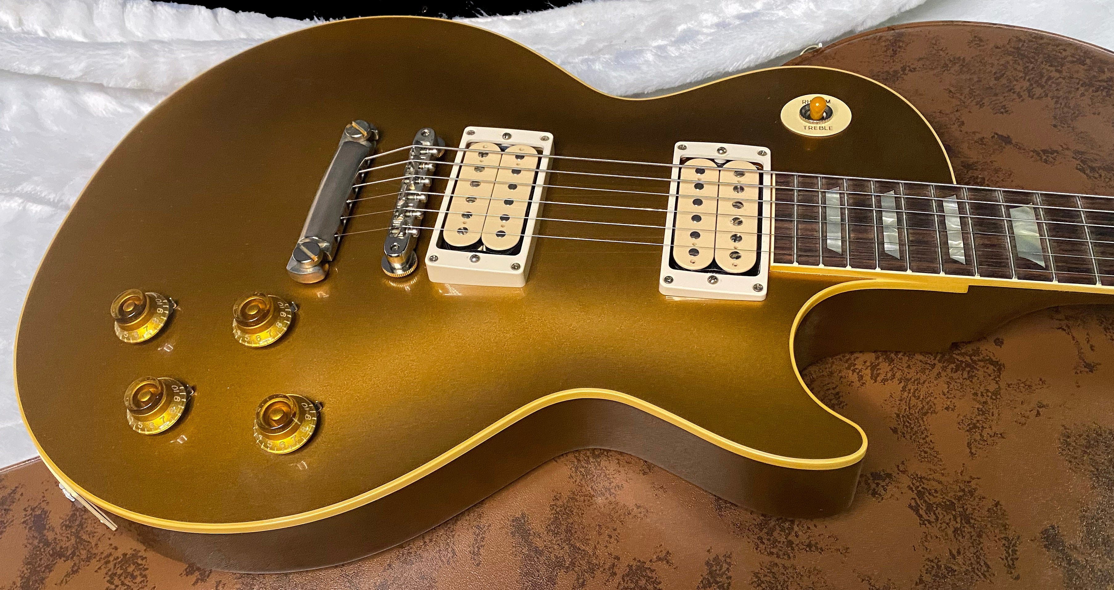 MINT! Gibson Custom Shop '57 Les Paul ALL OVER Double Gold Reissue - VOS - Uncovered Double White Pick-Ups - Authorized Dealer - Only 8.25 lbs - G07383