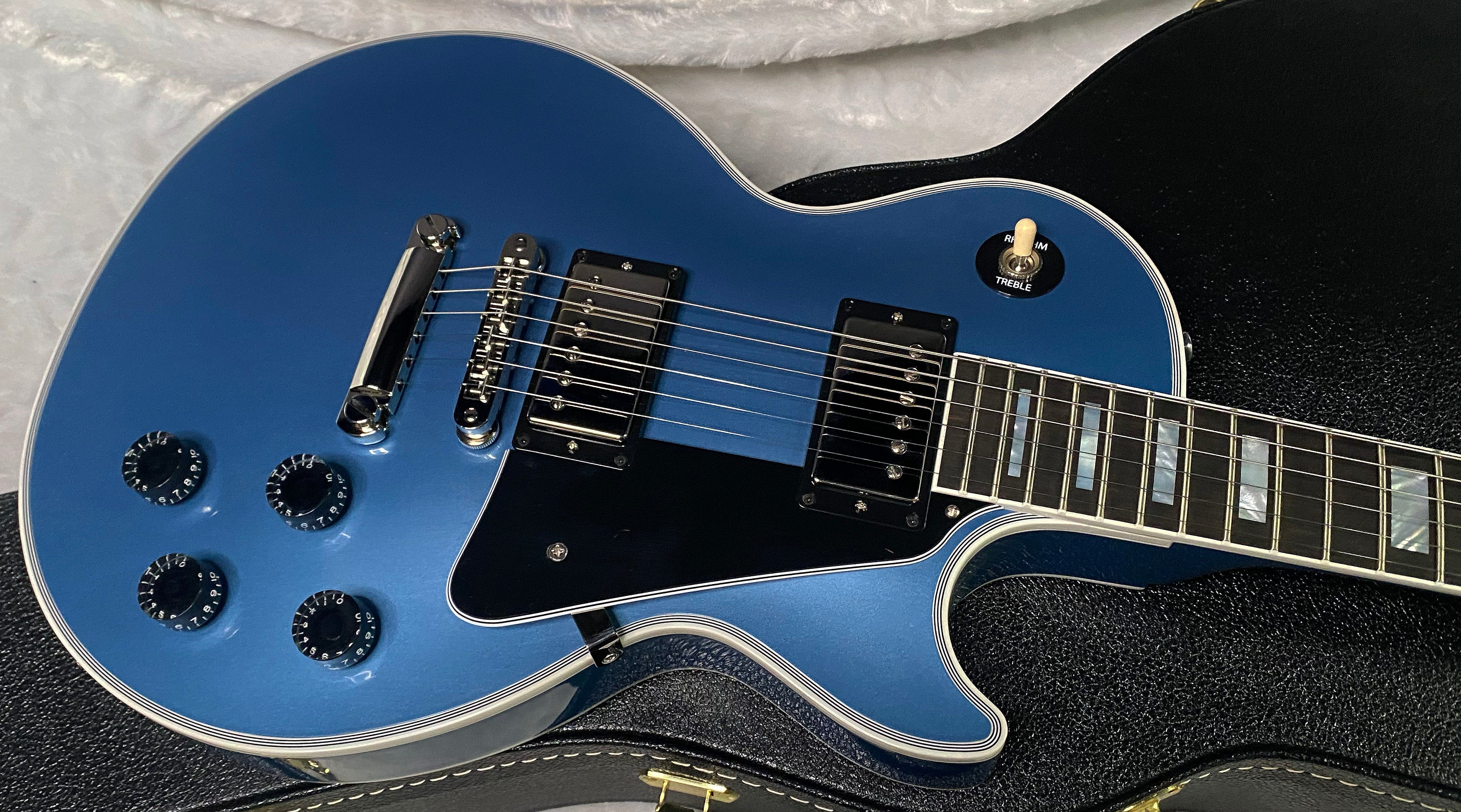 NEW! Gibson Les Paul Custom - Pelham Blue VOS - Dealer Select - Ebony Board - Authorized Dealer - Only 9.65 lbs - G07384