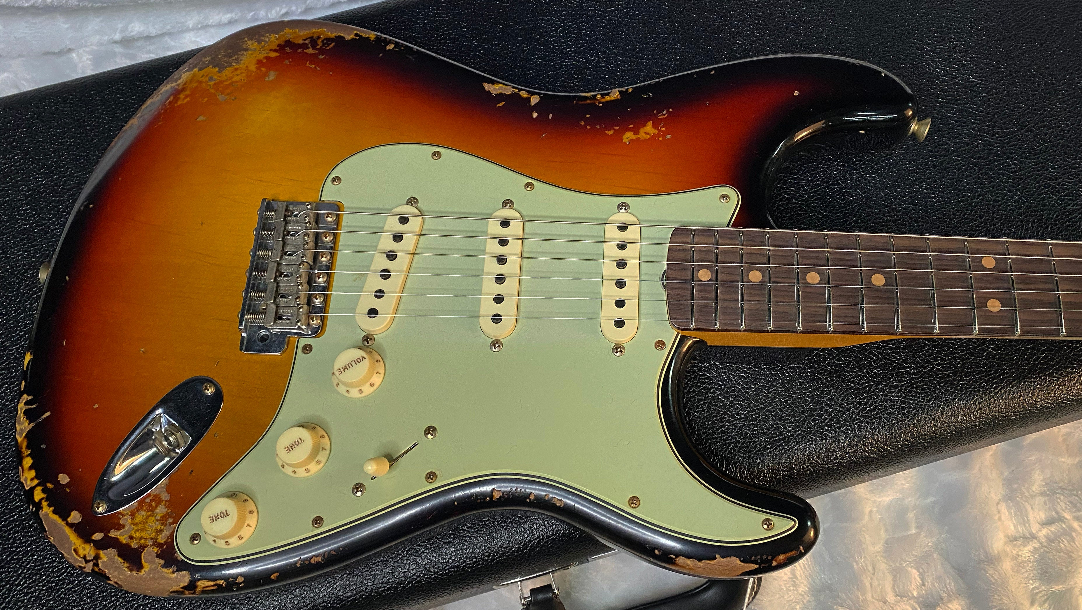 NEW! Fender Custom Shop Limited Edition '64 L-Series Stratocaster Heavy Relic Faded Aged 3-Tone Sunburst - Authorized Dealer - 7.75lbs - G05905