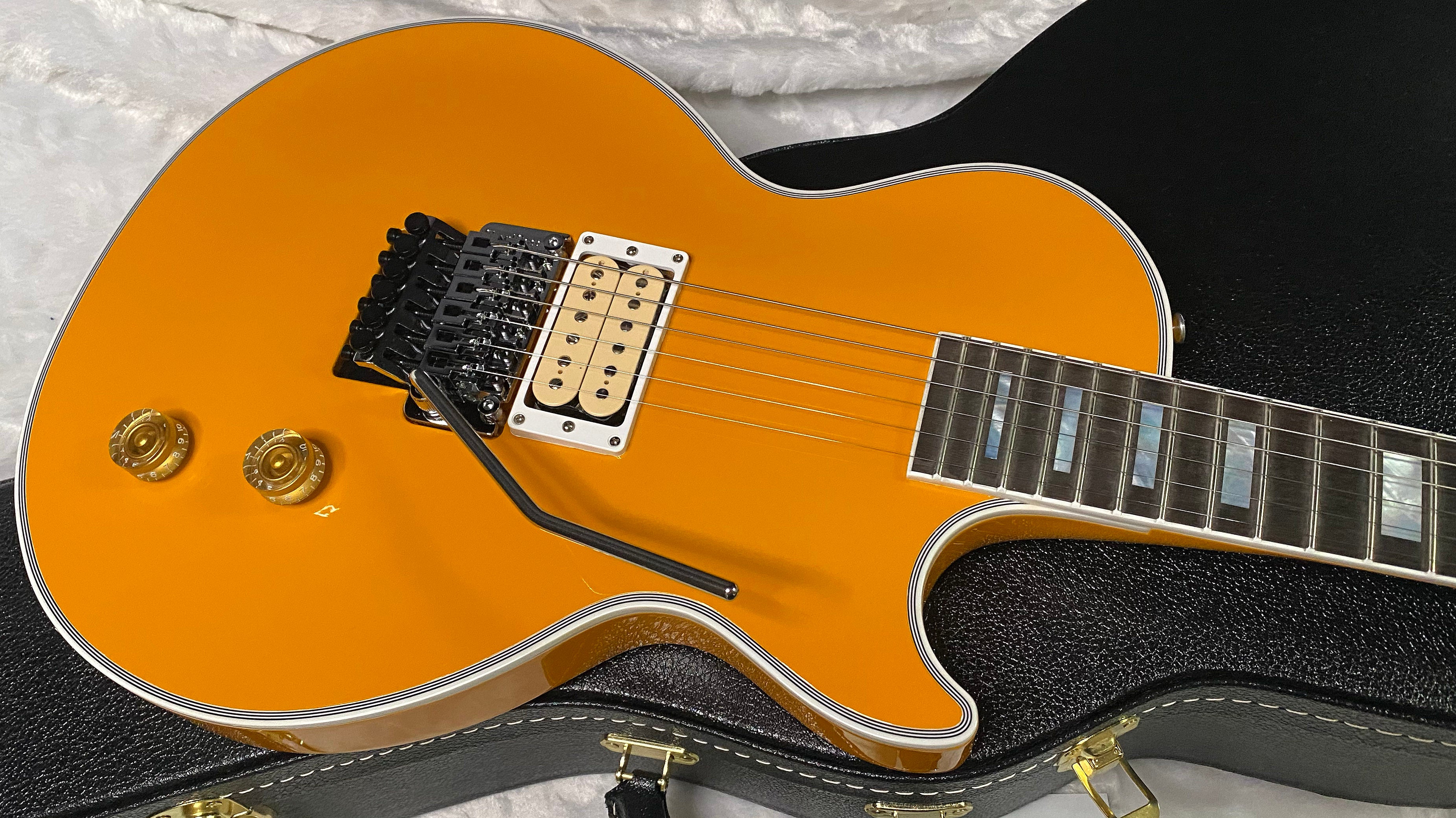 NEW! Gibson Custom Shop Les Paul Custom Axcess Made 2 Measure Grabber Orange - Only 7.5lbs - One Pick-Up - Authorized Dealer - G07390