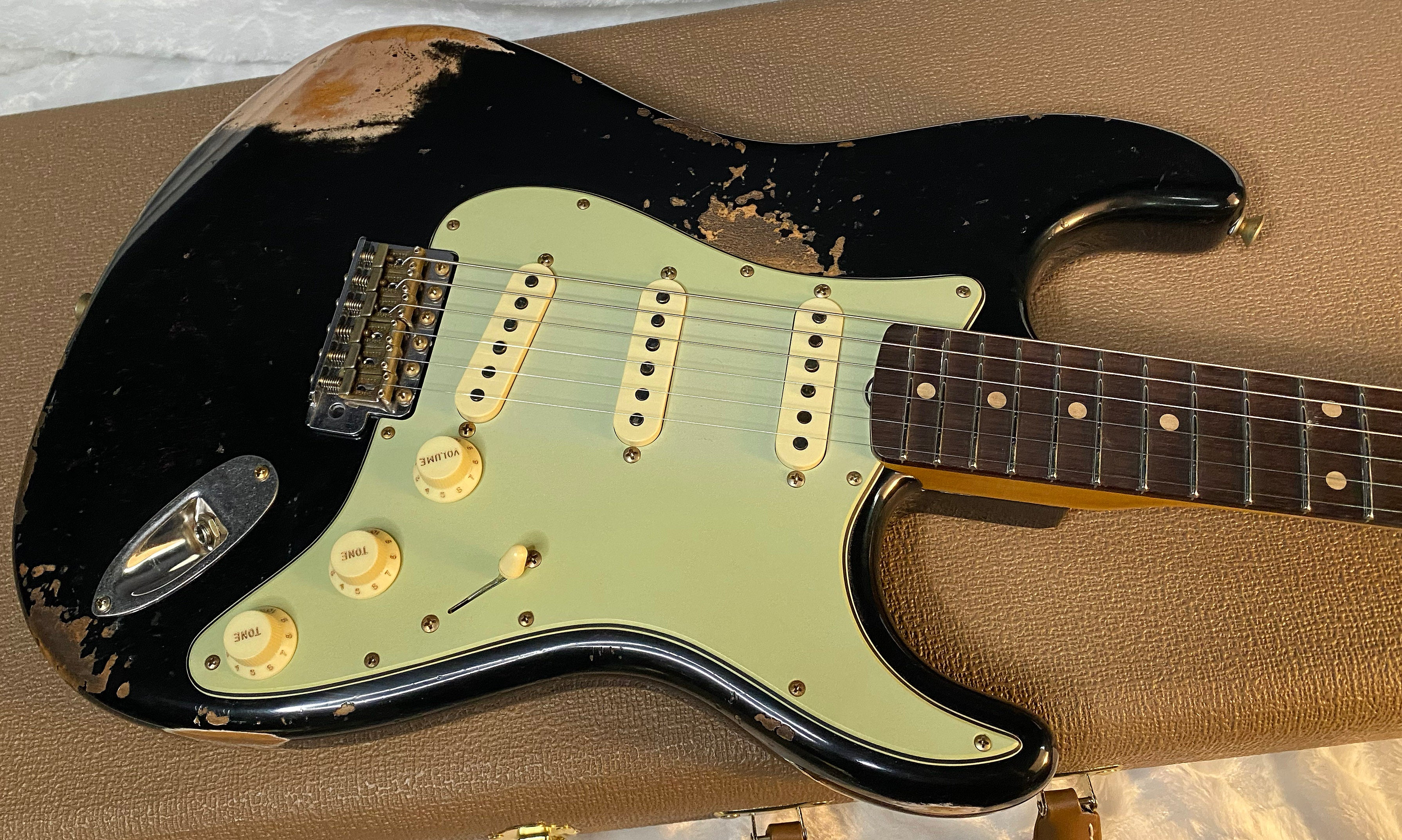 NEW! Fender Custom Shop 62 Heavy Relic Stratocaster - Black Finish - Authorized Dealer - Modern Spec - Handwound Pick Ups - 7.7lbs - G05920