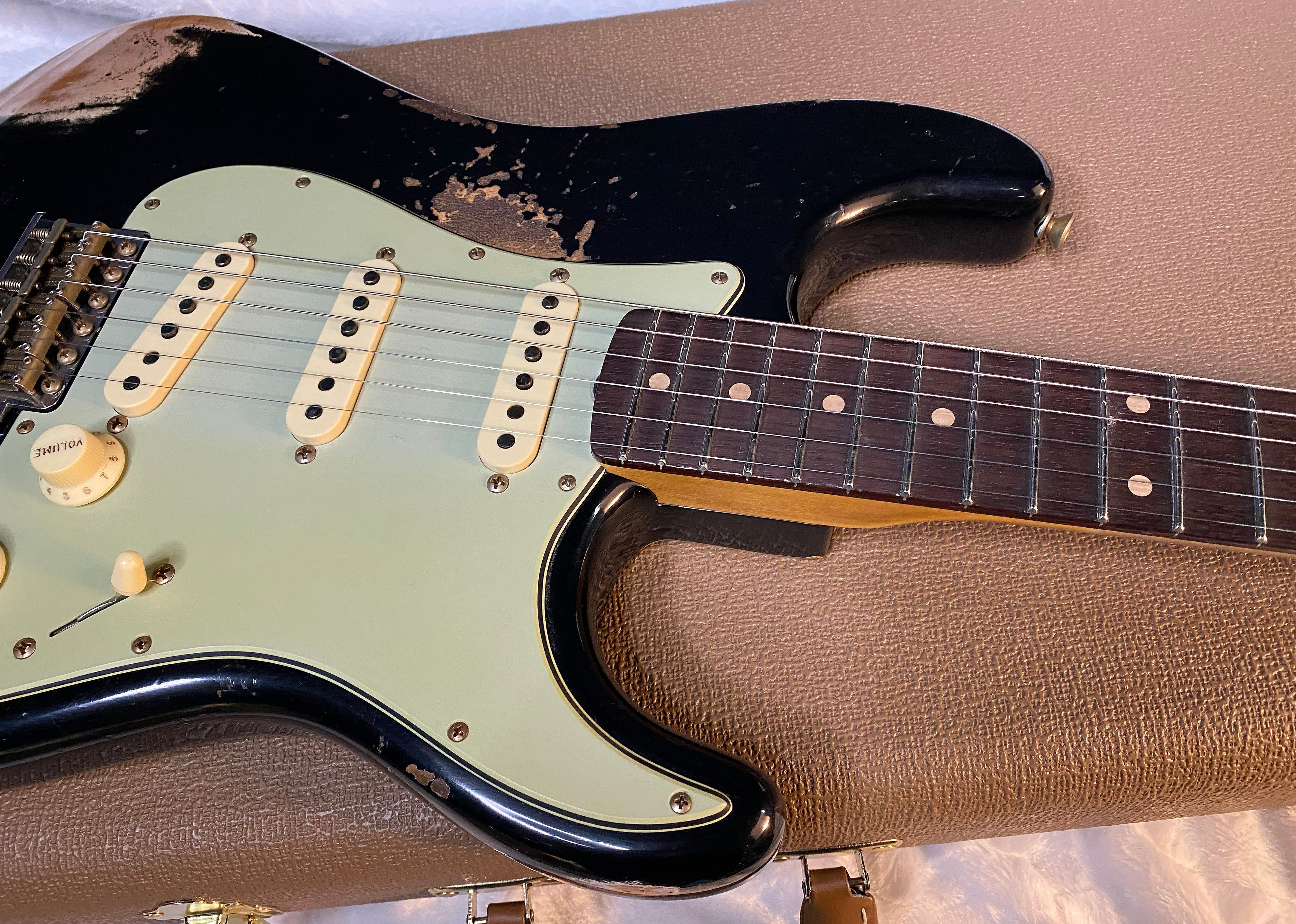 NEW! Fender Custom Shop 62 Heavy Relic Stratocaster - Black Finish - Authorized Dealer - Modern Spec - Handwound Pick Ups - 7.7lbs - G05920