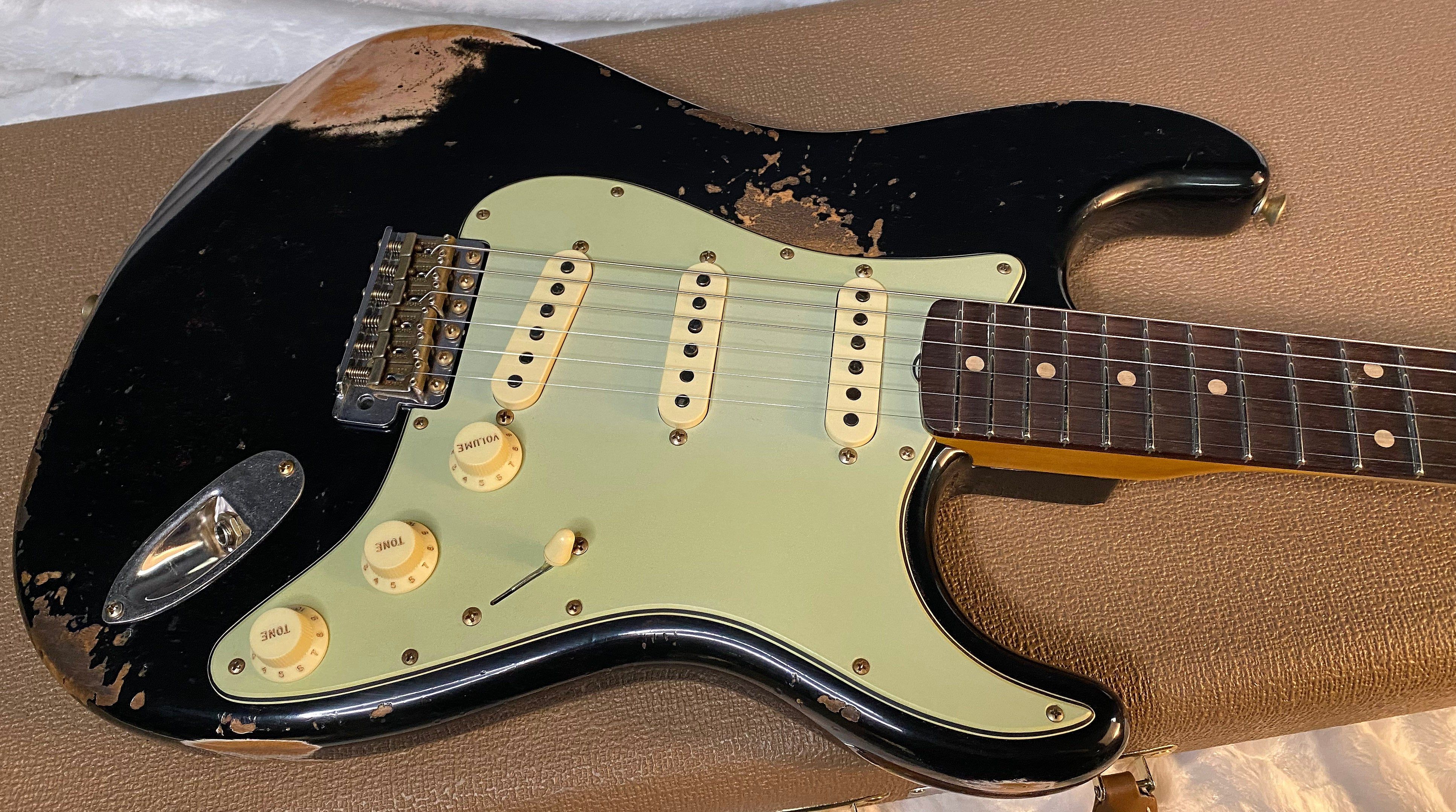 NEW! Fender Custom Shop 62 Heavy Relic Stratocaster - Black Finish - Authorized Dealer - Modern Spec - Handwound Pick Ups - 7.7lbs - G05920