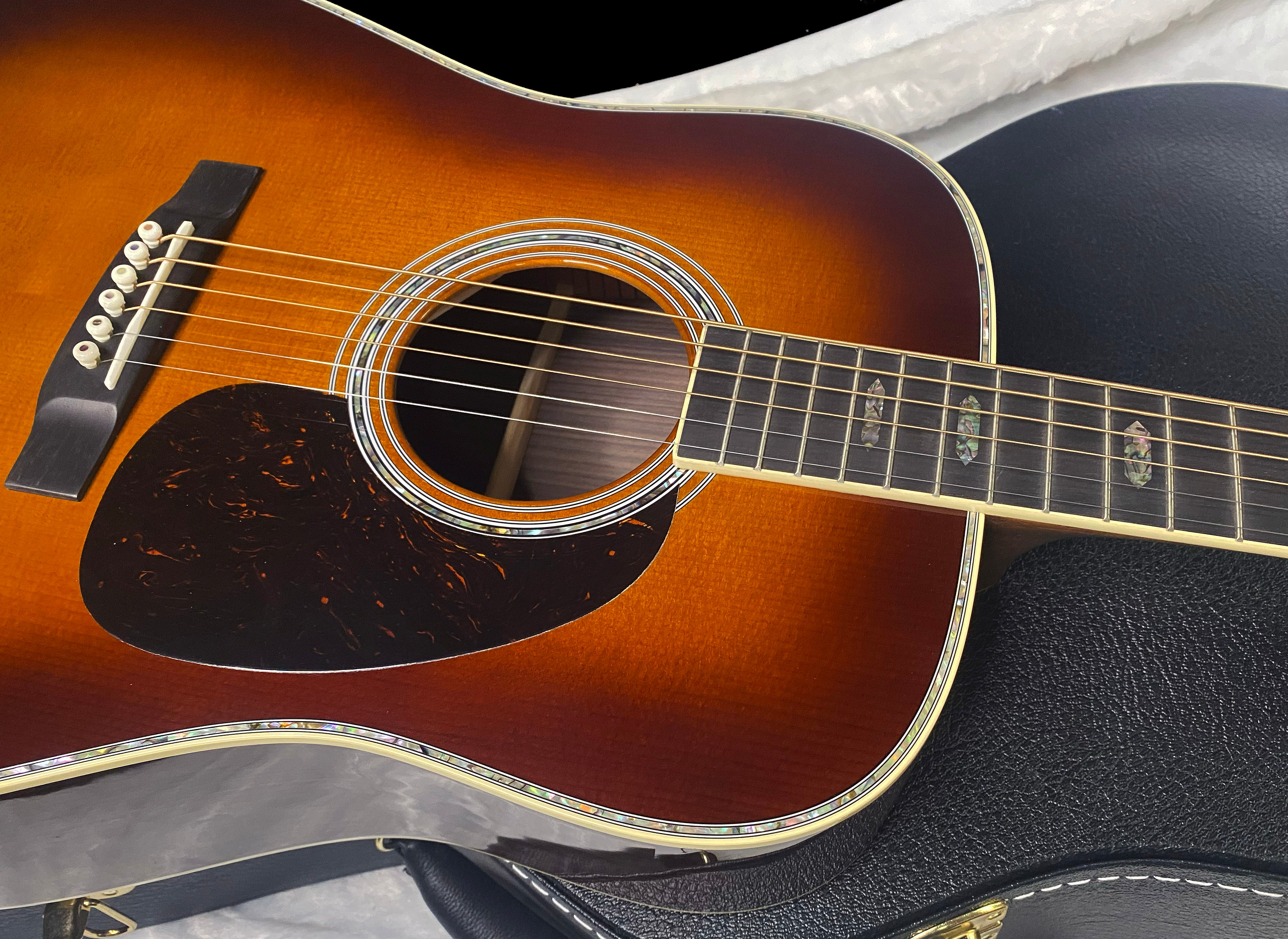 NEW ! Martin D-41 - 2025 Spec - 10Y25D41AMBERTONE - Authorized Dealer - Ambertone Finish - 4.4lbs - G06775