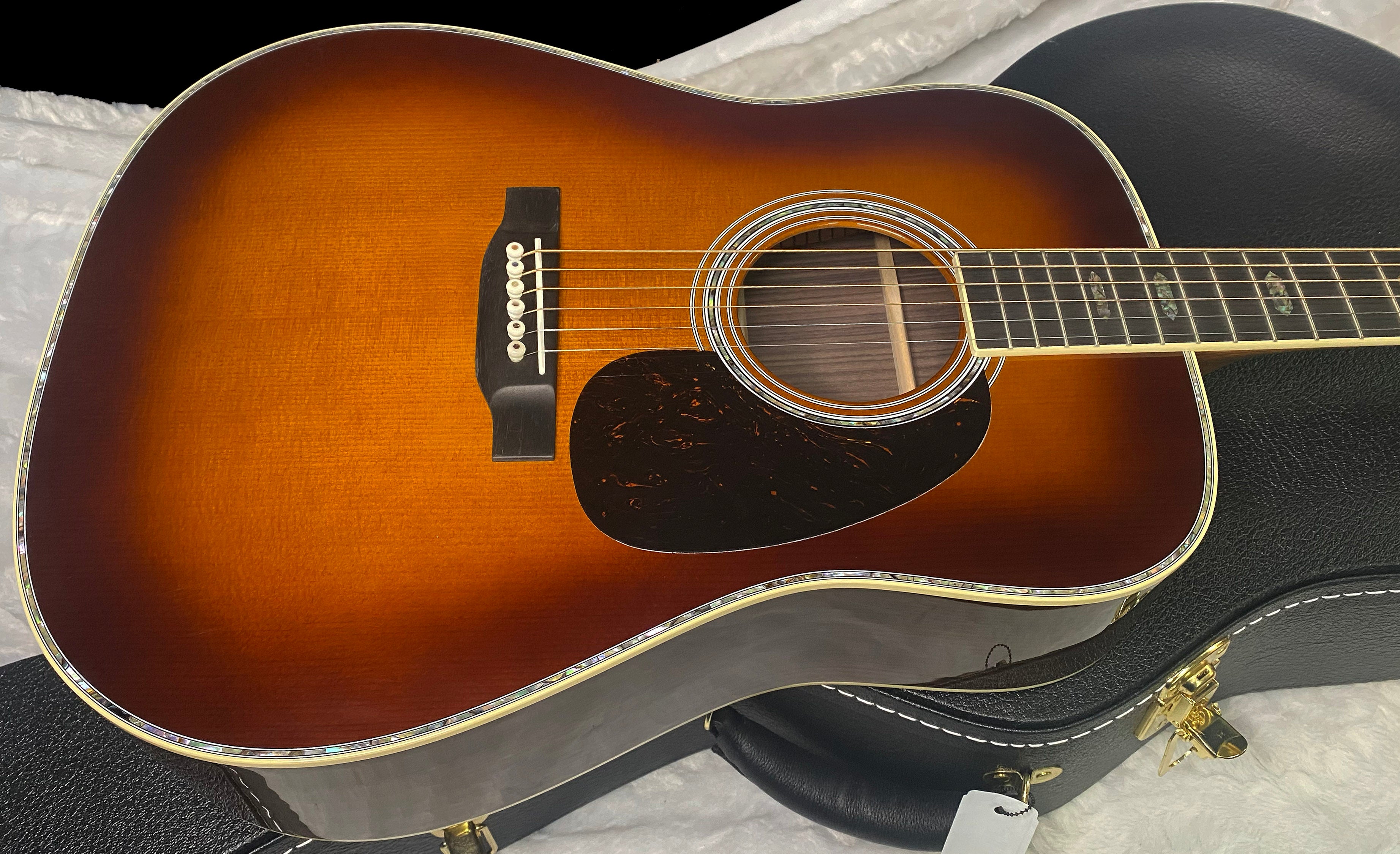 NEW ! Martin D-41 - 2025 Spec - 10Y25D41AMBERTONE - Authorized Dealer - Ambertone Finish - 4.4lbs - G06775