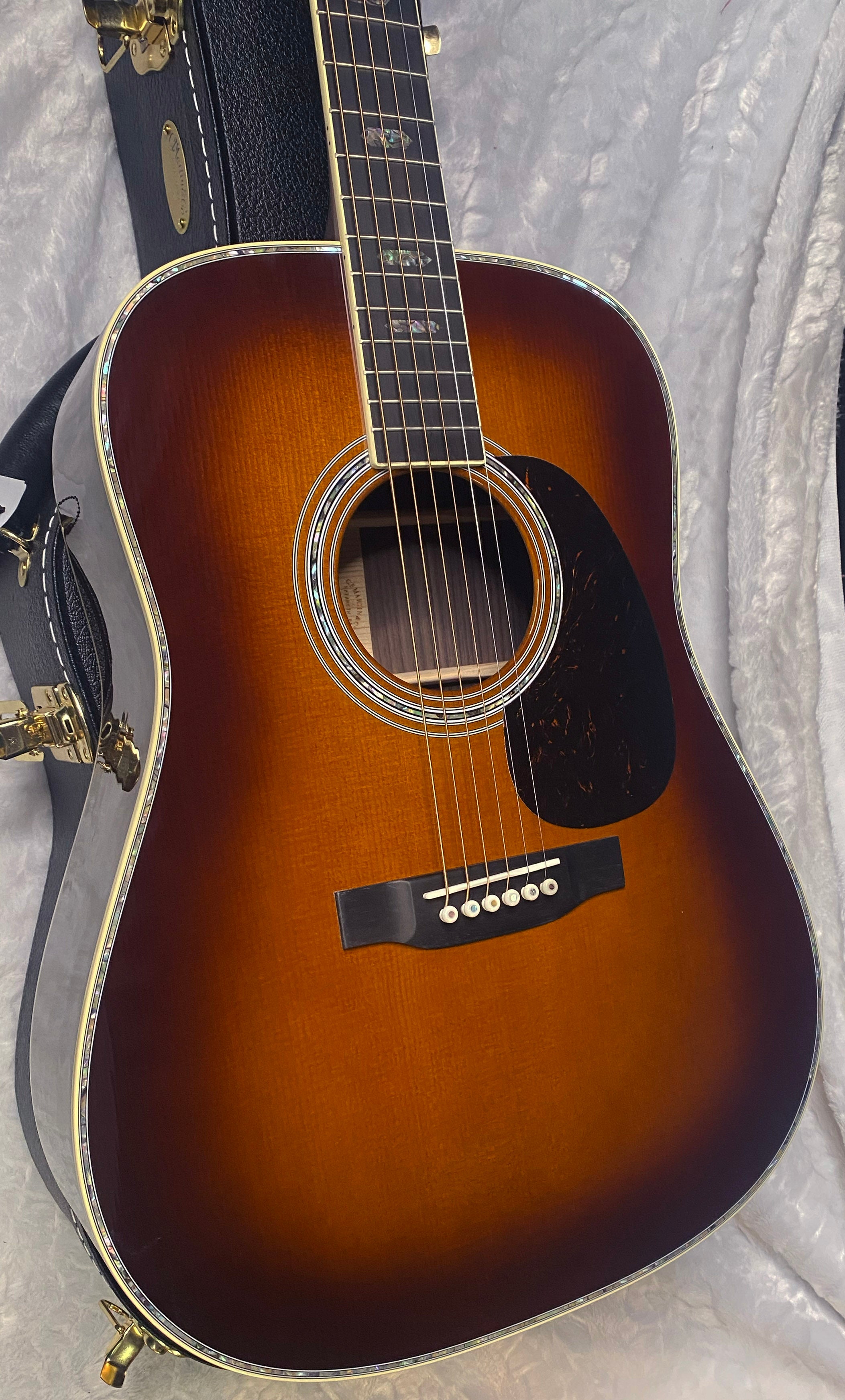NEW ! Martin D-41 - 2025 Spec - 10Y25D41AMBERTONE - Authorized Dealer - Ambertone Finish - 4.4lbs - G06775
