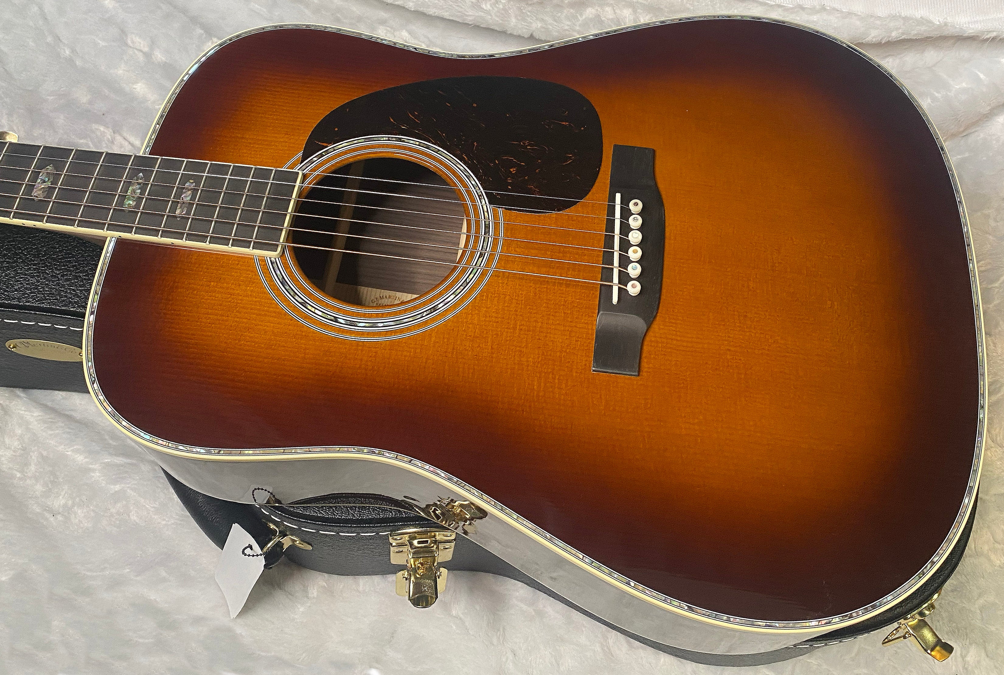 NEW ! Martin D-41 - 2025 Spec - 10Y25D41AMBERTONE - Authorized Dealer - Ambertone Finish - 4.4lbs - G06775