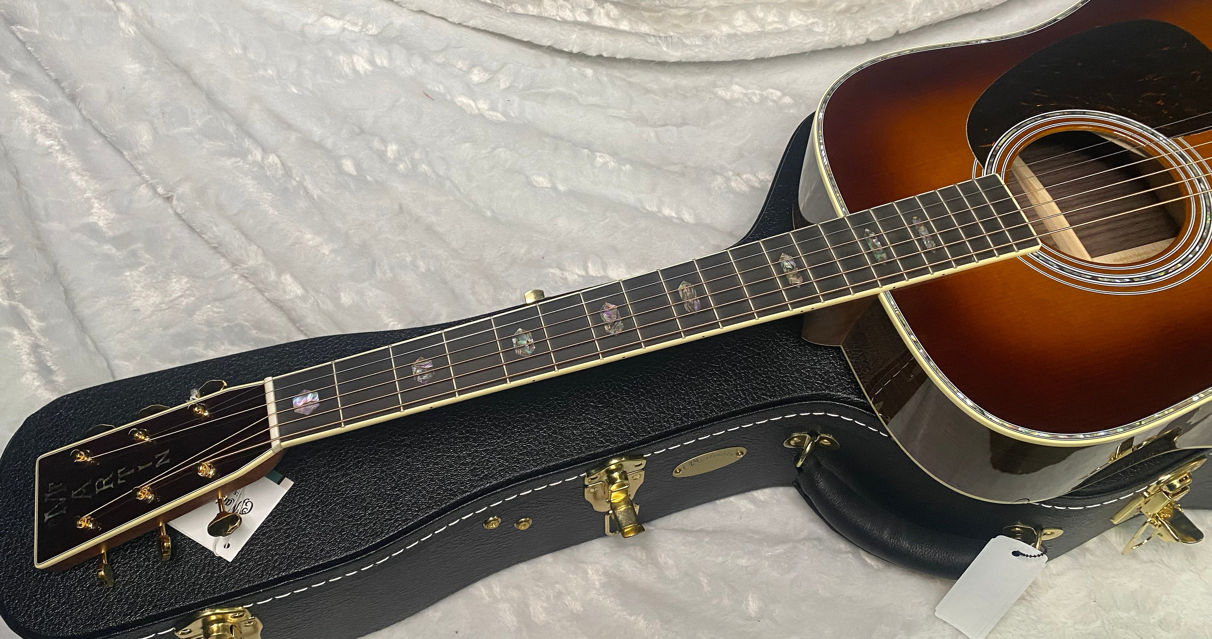 NEW ! Martin D-41 - 2025 Spec - 10Y25D41AMBERTONE - Authorized Dealer - Ambertone Finish - 4.4lbs - G06775