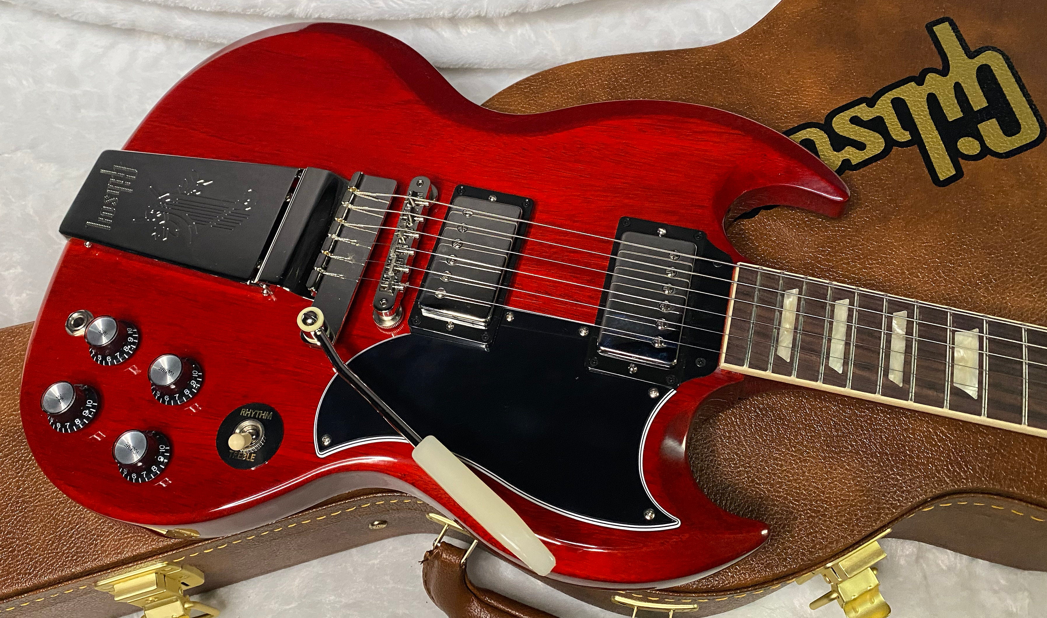 NEW! Gibson SG Standard '61 Maestro Vibrola Vintage Cherry - 7.45 lbs - Authorized Dealer! G07405