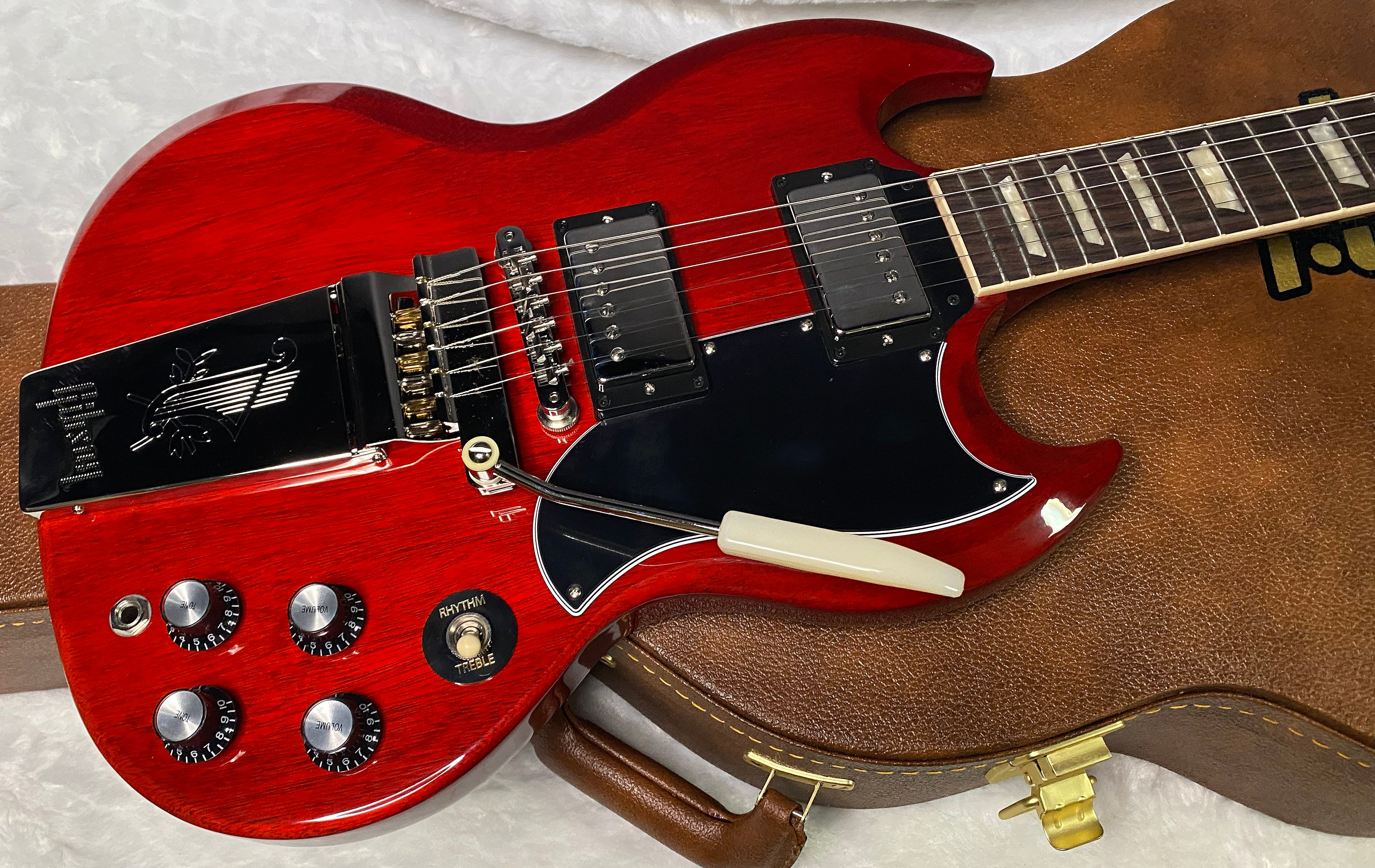 NEW! Gibson SG Standard '61 Maestro Vibrola Vintage Cherry - 7.45 lbs - Authorized Dealer! G07405