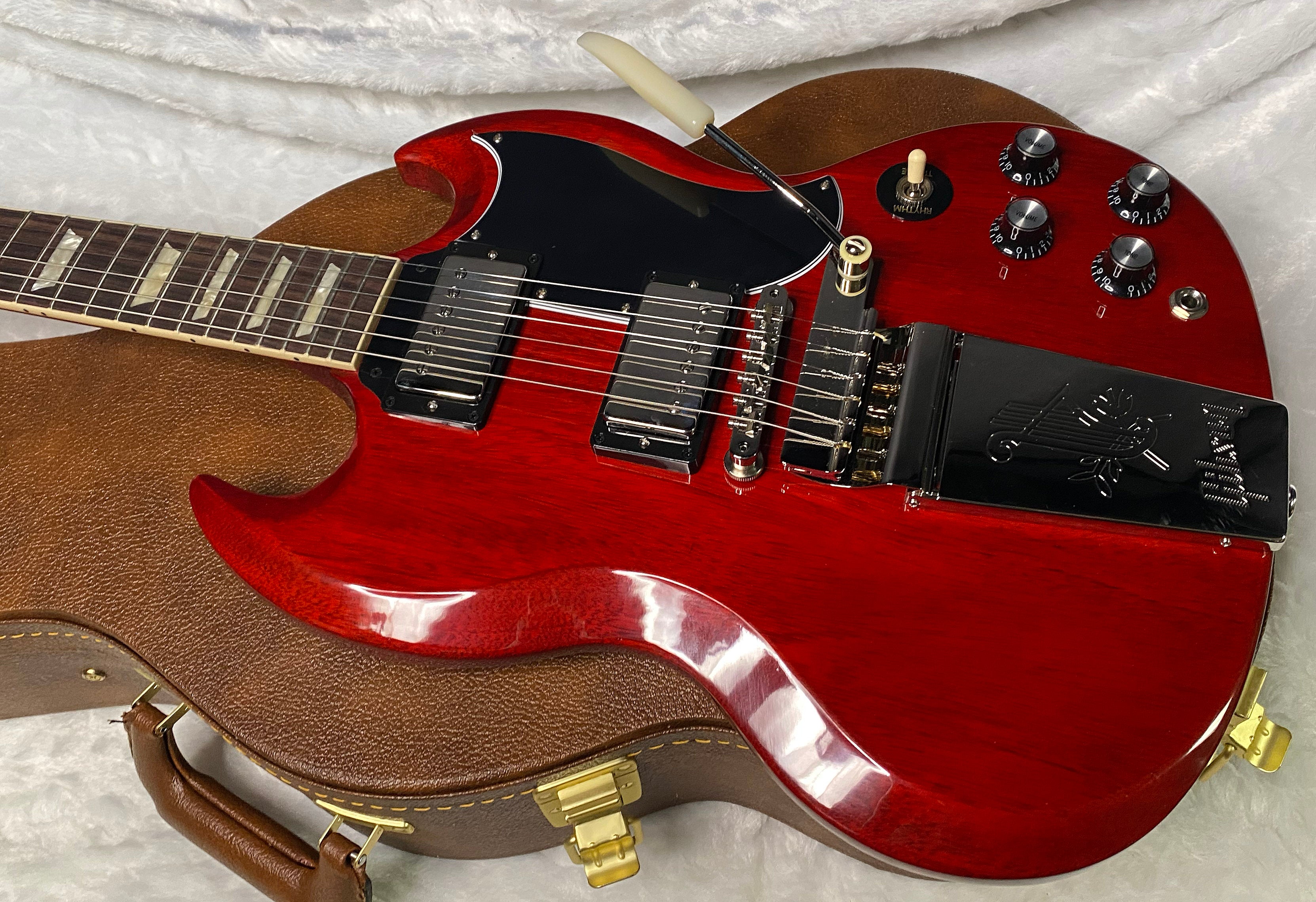 NEW! Gibson SG Standard '61 Maestro Vibrola Vintage Cherry - 7.45 lbs - Authorized Dealer! G07405