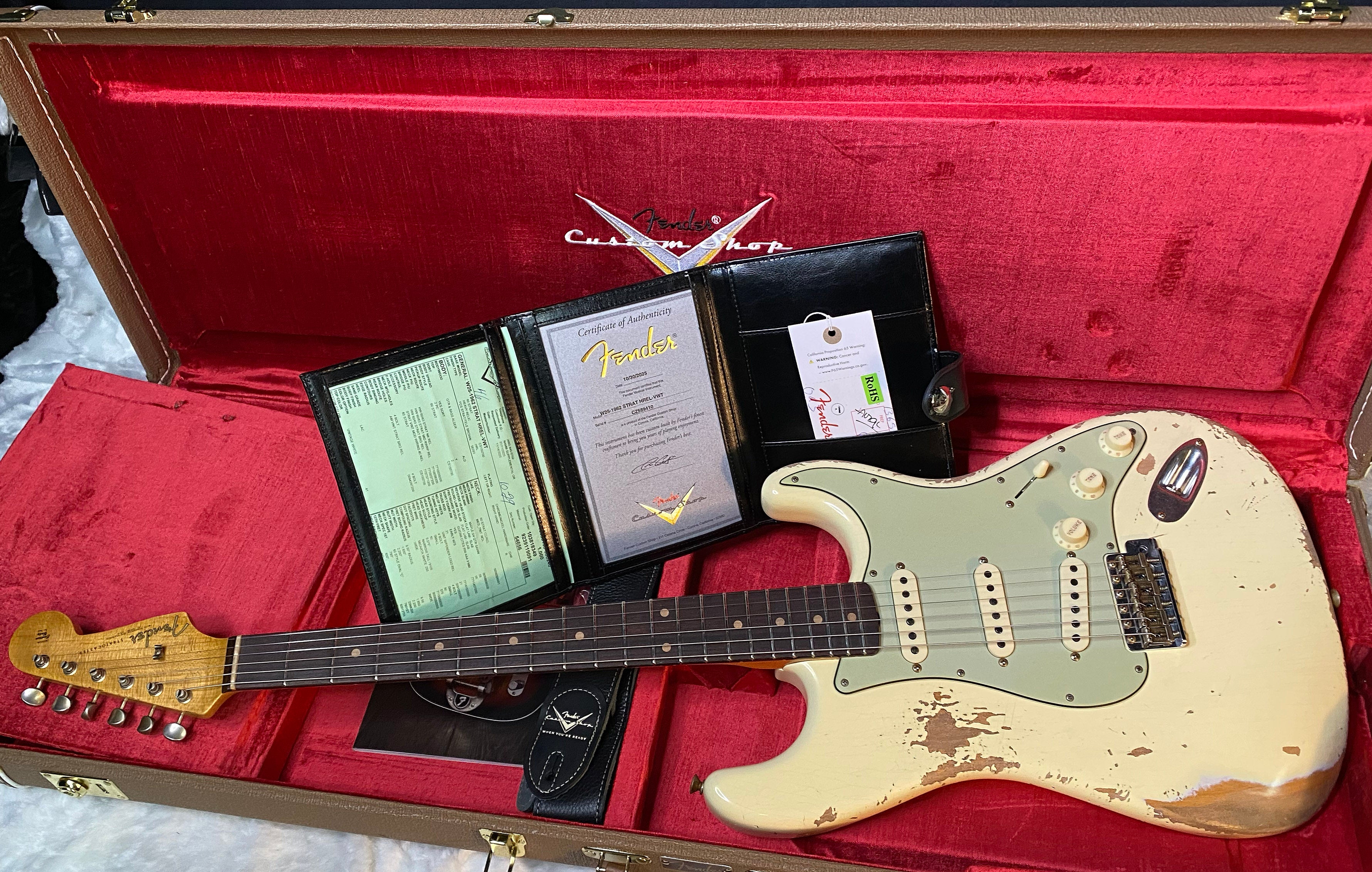 NEW! Fender Custom Shop 62 Heavy Relic Stratocaster - Vintage White - Authorized Dealer - Modern Spec - Handwound Pick Ups - 7.8 lbs - G05908