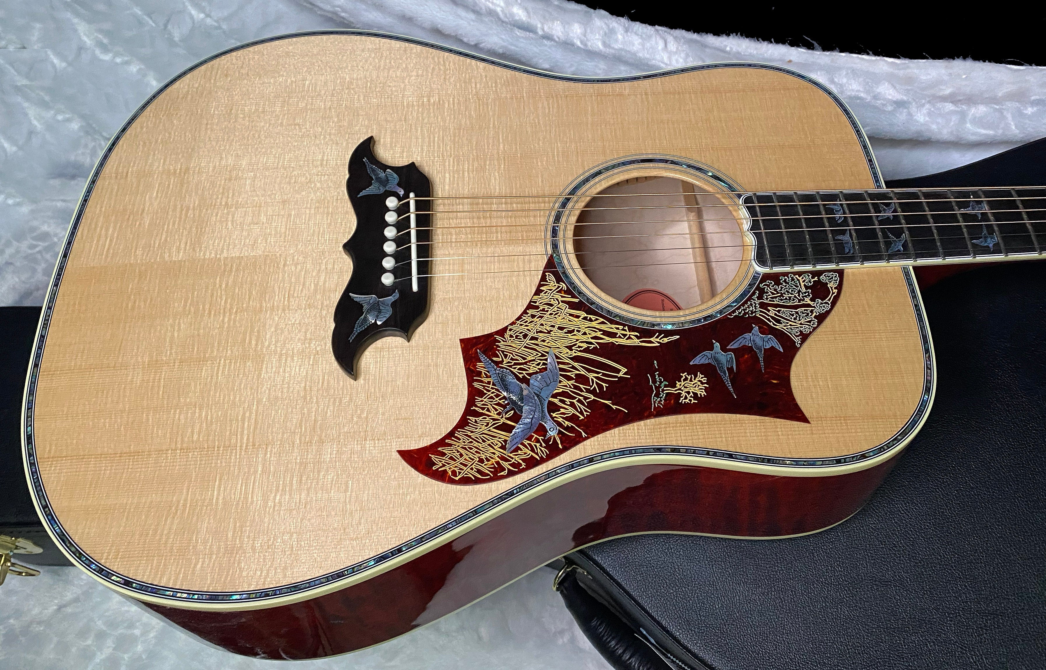 NEW! Gibson Custom Shop Dove - Doves In Flight - Authorized Dealer - 4.85 lbs - G07410