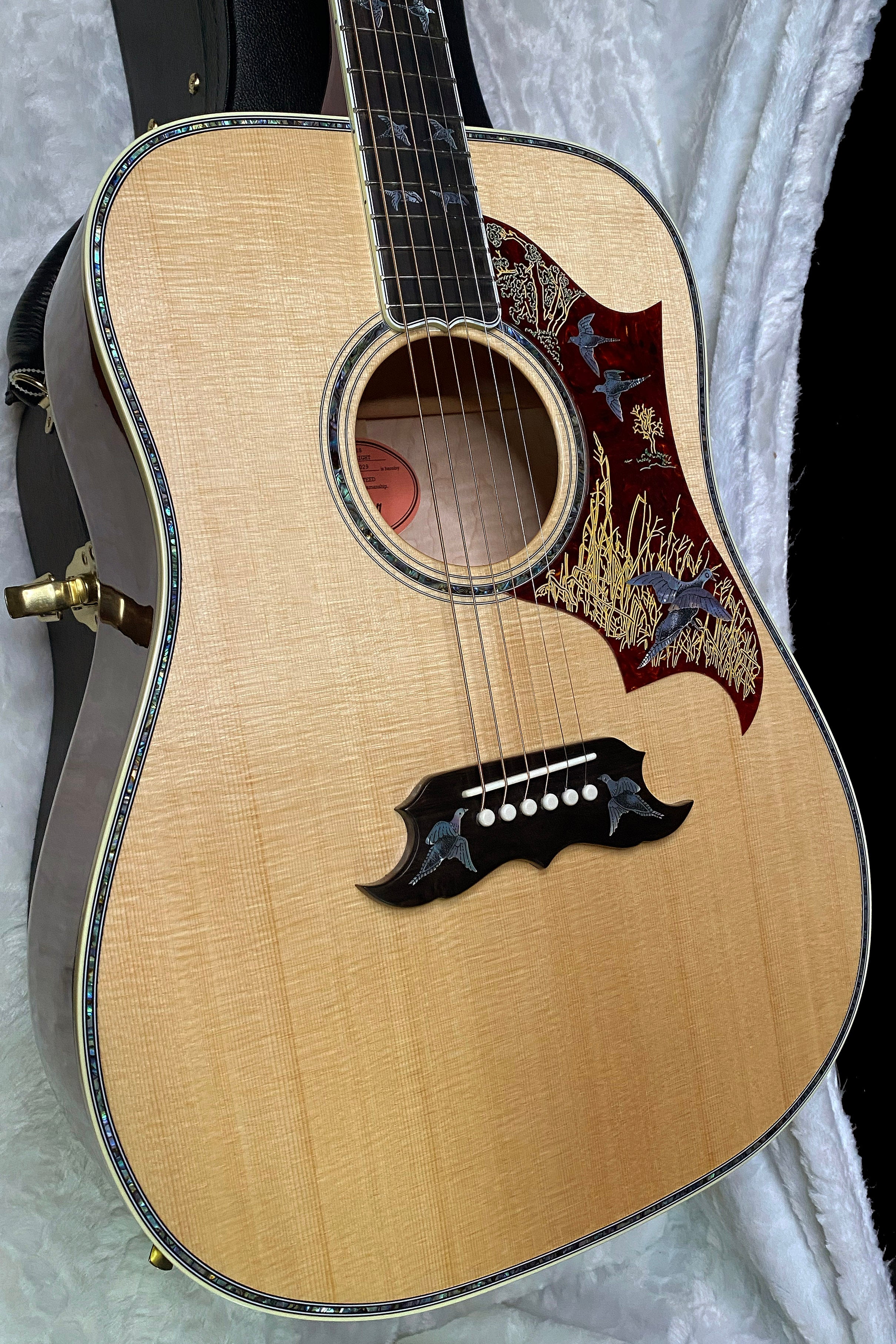 NEW! Gibson Custom Shop Dove - Doves In Flight - Authorized Dealer - 4.85 lbs - G07410