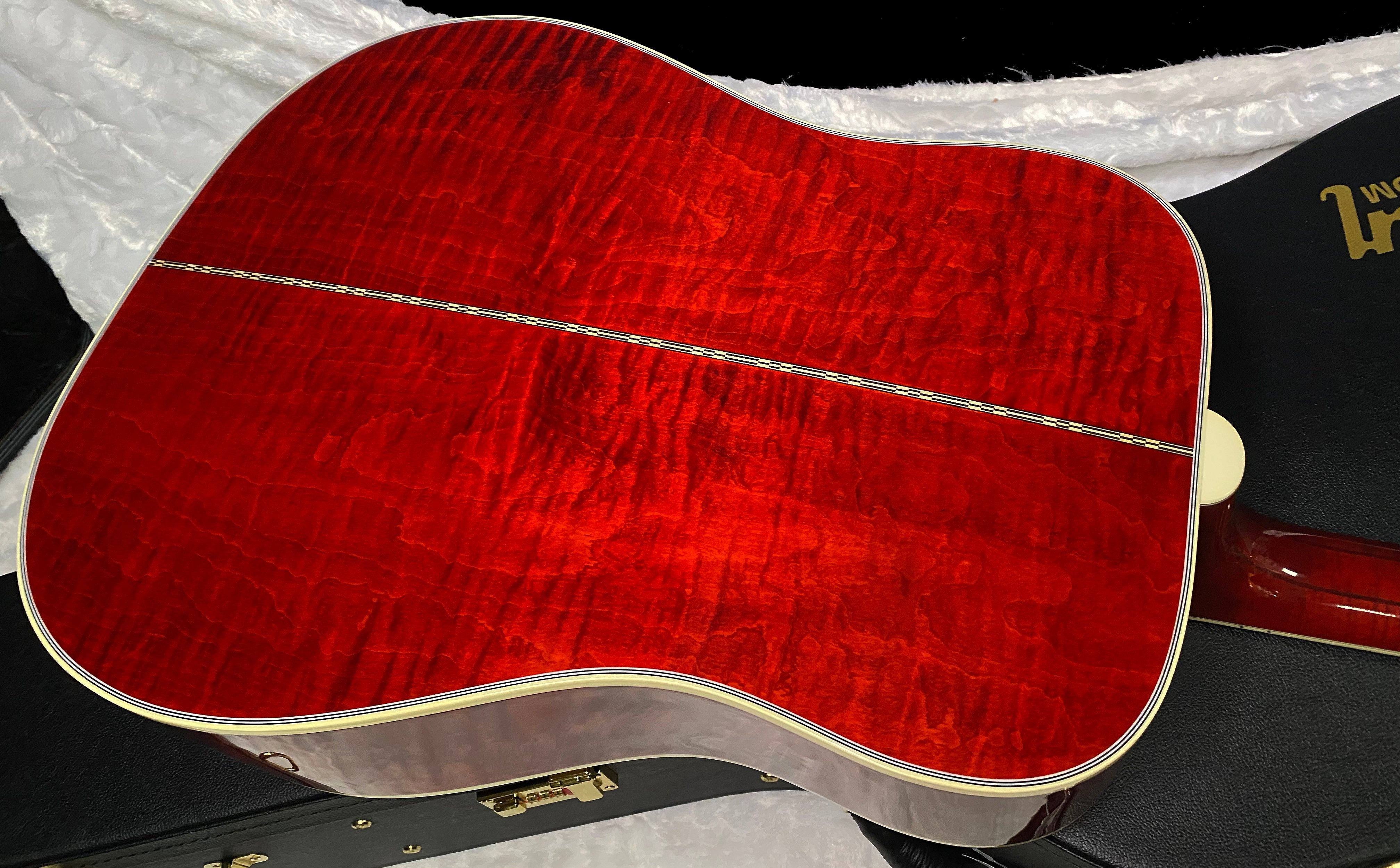 NEW! Gibson Custom Shop Dove - Doves In Flight - Authorized Dealer - 4.85 lbs - G07410