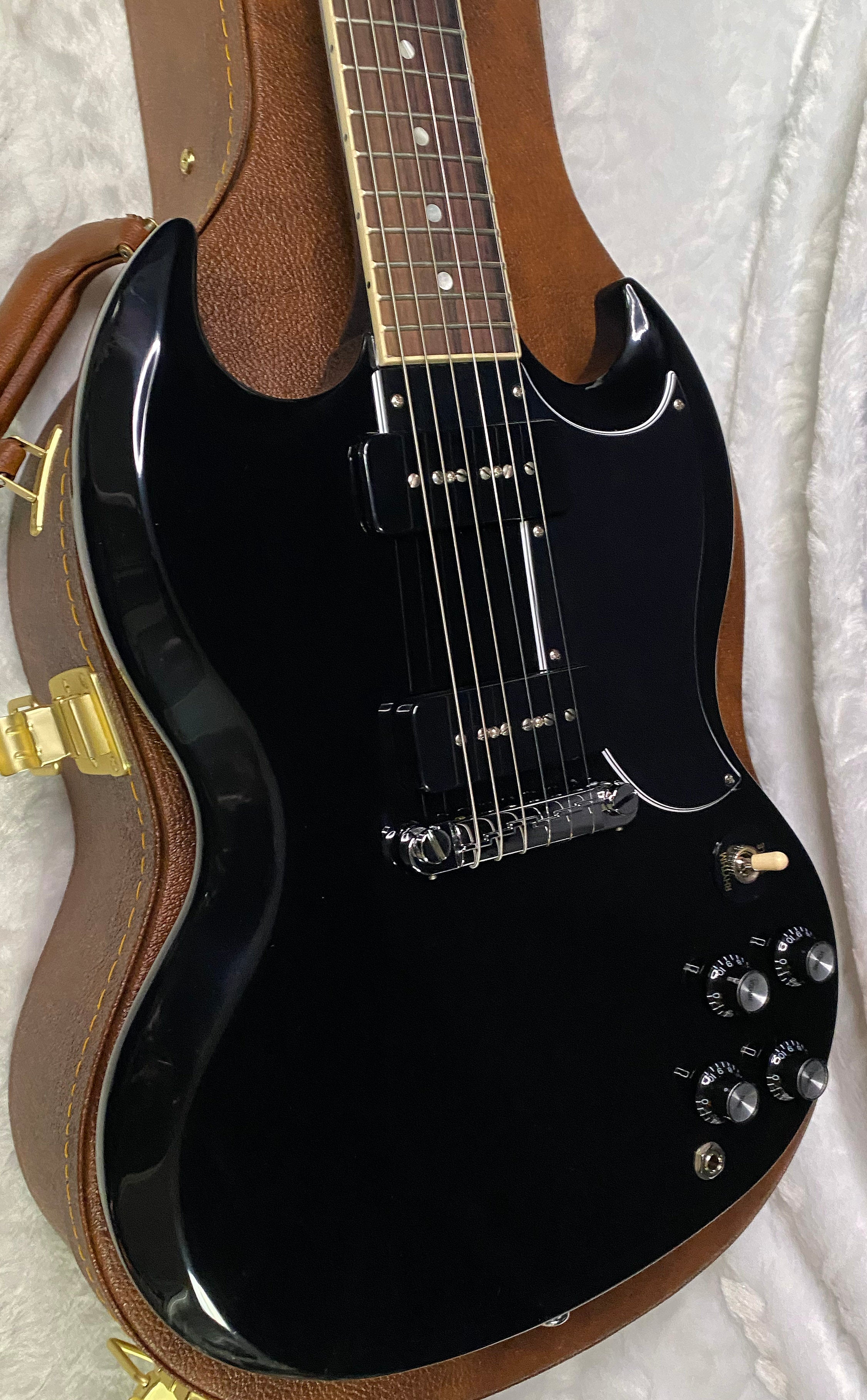 NEW! Gibson SG Special - Ebony Finish - Only 5.9 lbs - Authorized Dealer - P-90's - G07280