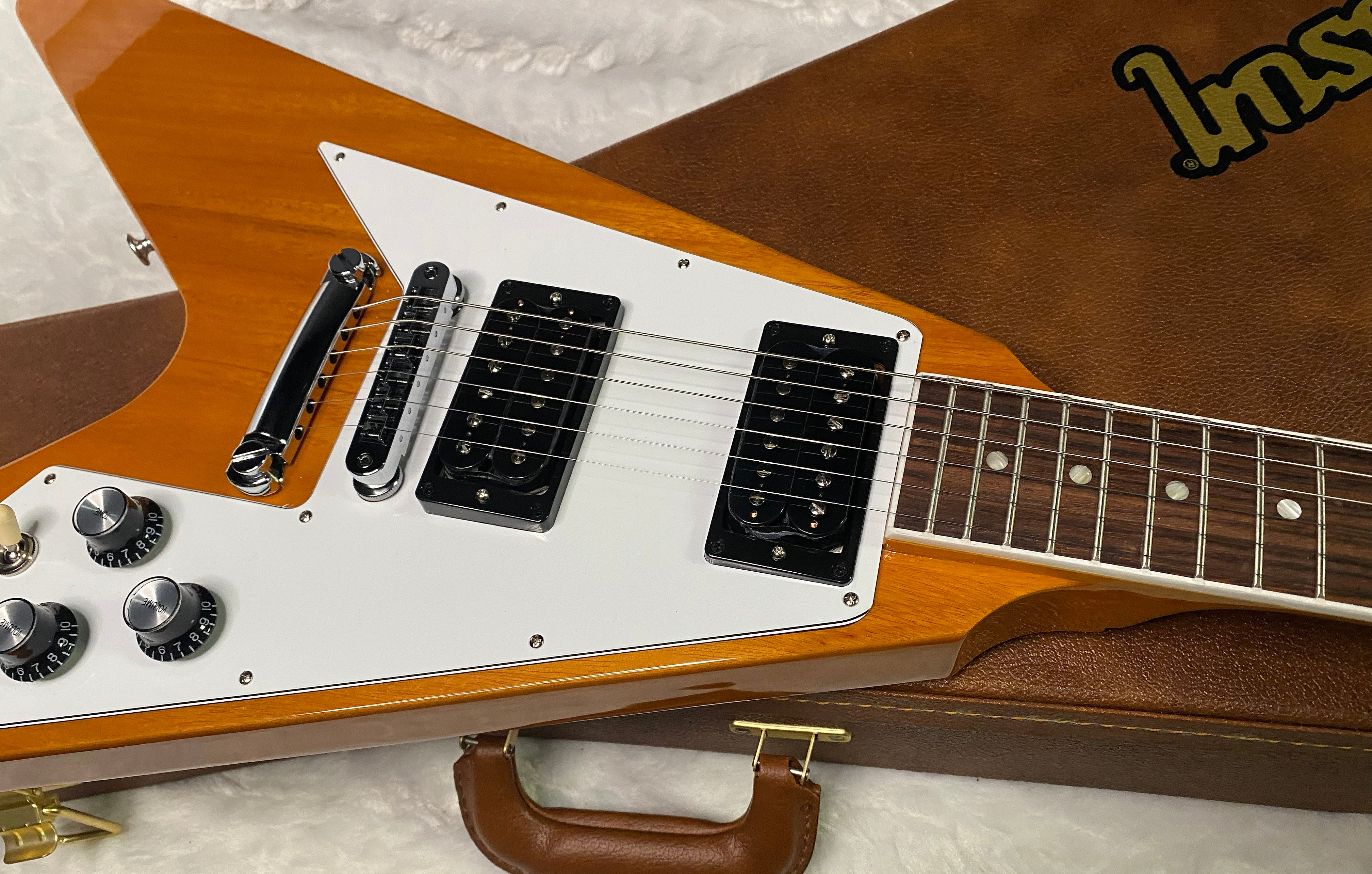 NEW! Gibson '70s Flying V - Antique Natural - Only 6.9 lbs - Original Case - Authorized Dealer - G07360