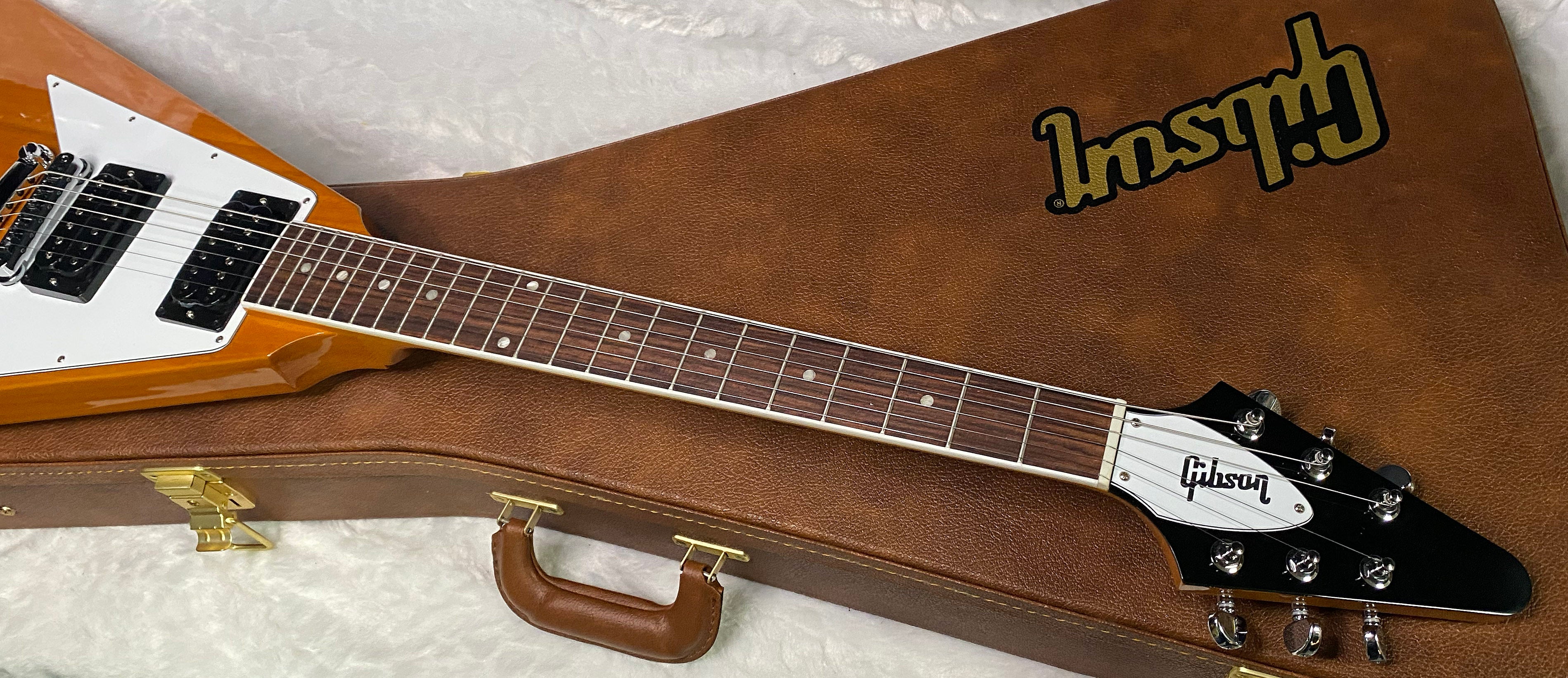 NEW! Gibson '70s Flying V - Antique Natural - Only 6.9 lbs - Original Case - Authorized Dealer - G07360