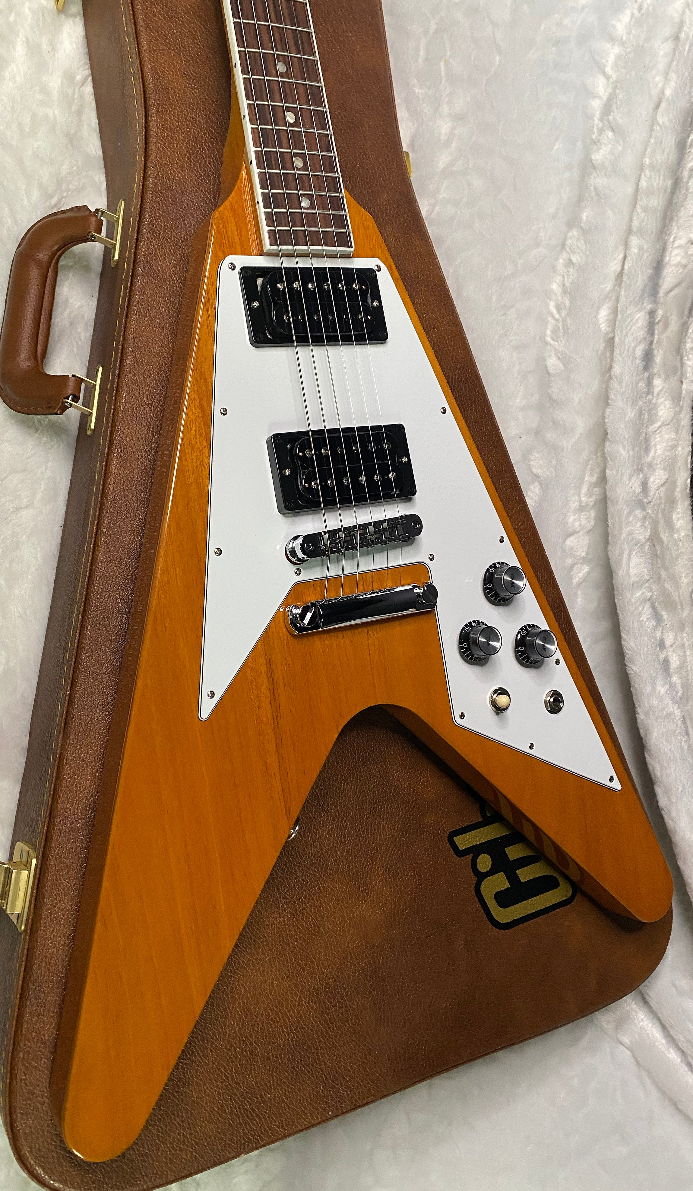 NEW! Gibson '70s Flying V - Antique Natural - Only 6.9 lbs - Original Case - Authorized Dealer - G07360