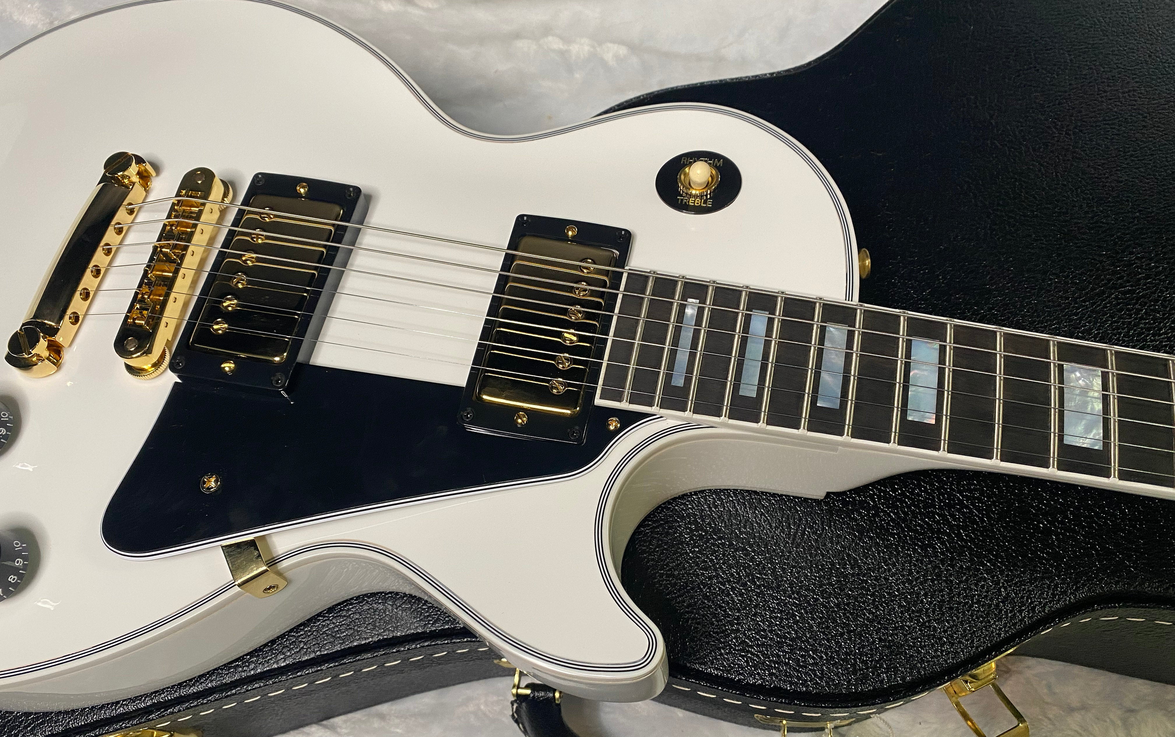 NEW! Gibson Les Paul Custom - Alpine White - Ebony Board - Authorized Dealer - Only 9.9lbs - G06454