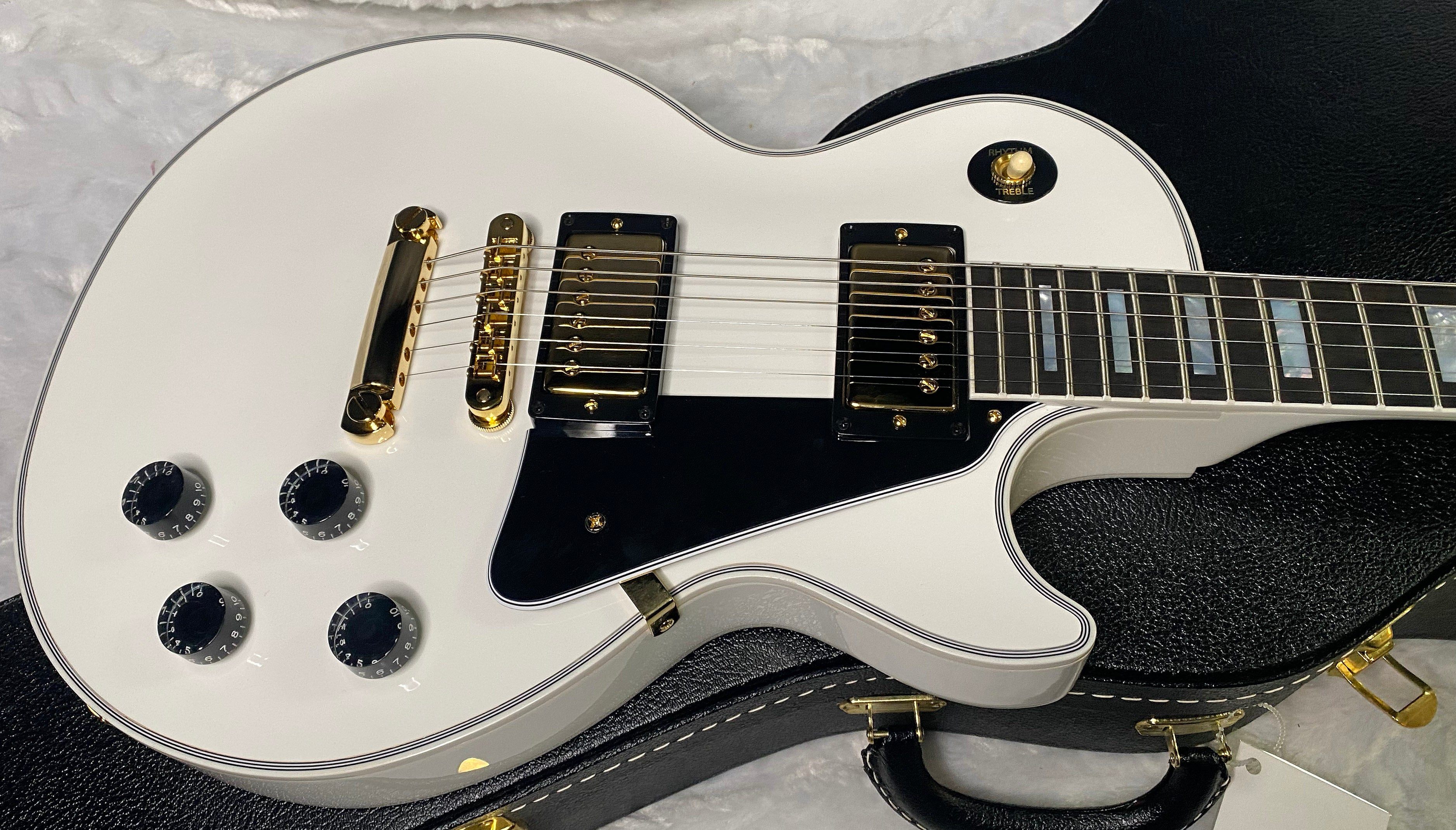 NEW! Gibson Les Paul Custom - Alpine White - Ebony Board - Authorized Dealer - Only 9.9lbs - G06454