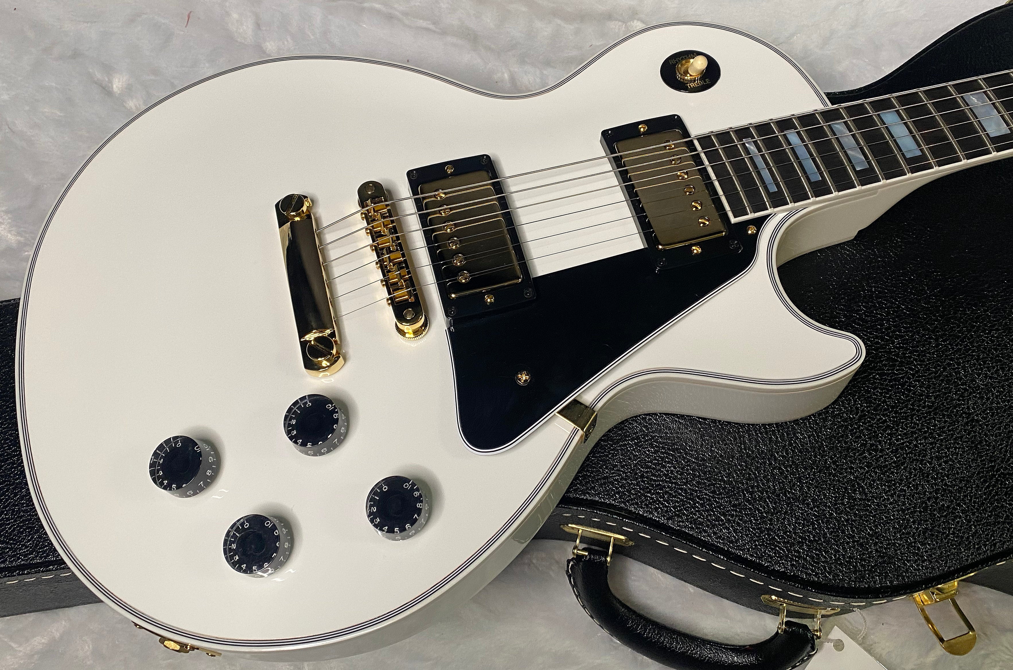 NEW! Gibson Les Paul Custom - Alpine White - Ebony Board - Authorized Dealer - Only 9.9lbs - G06454