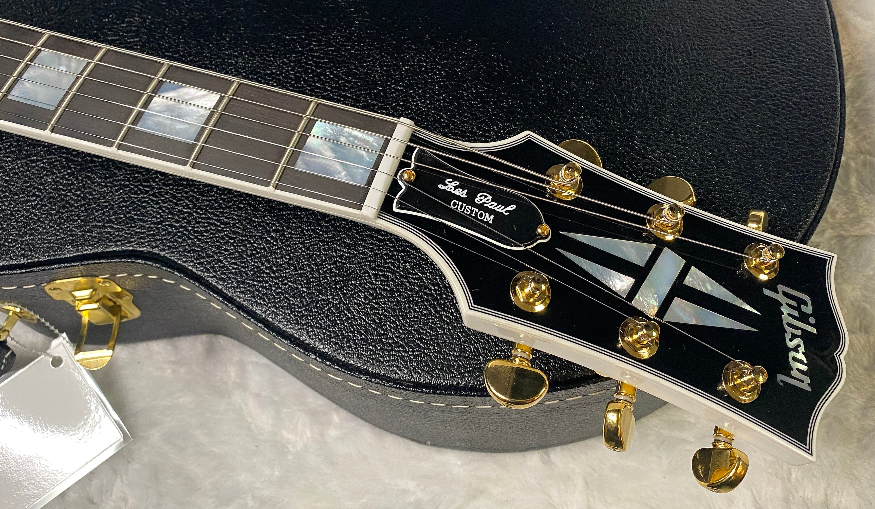 NEW! Gibson Les Paul Custom - Alpine White - Ebony Board - Authorized Dealer - Only 9.9lbs - G06454