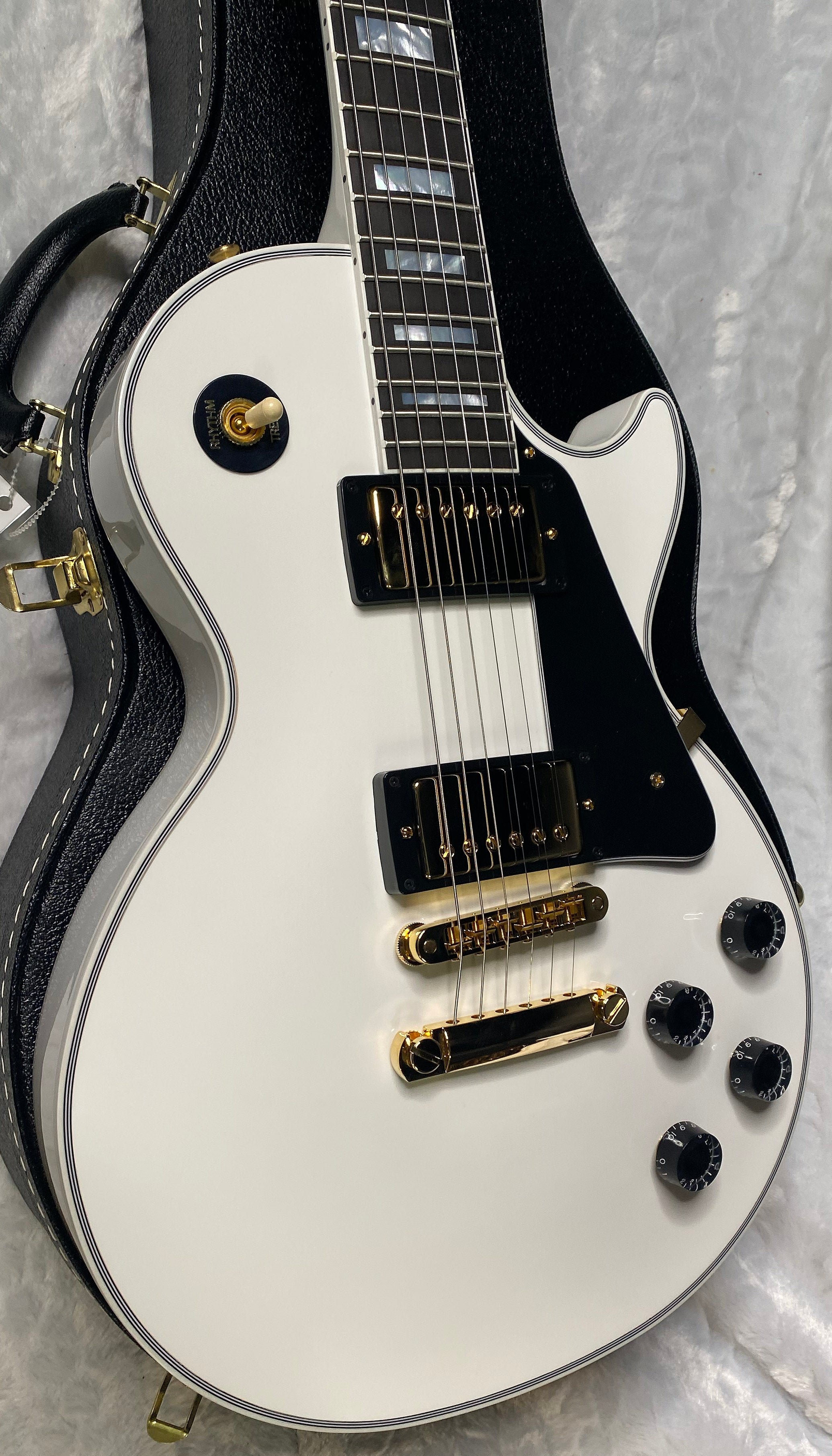 NEW! Gibson Les Paul Custom - Alpine White - Ebony Board - Authorized Dealer - Only 9.9lbs - G06454