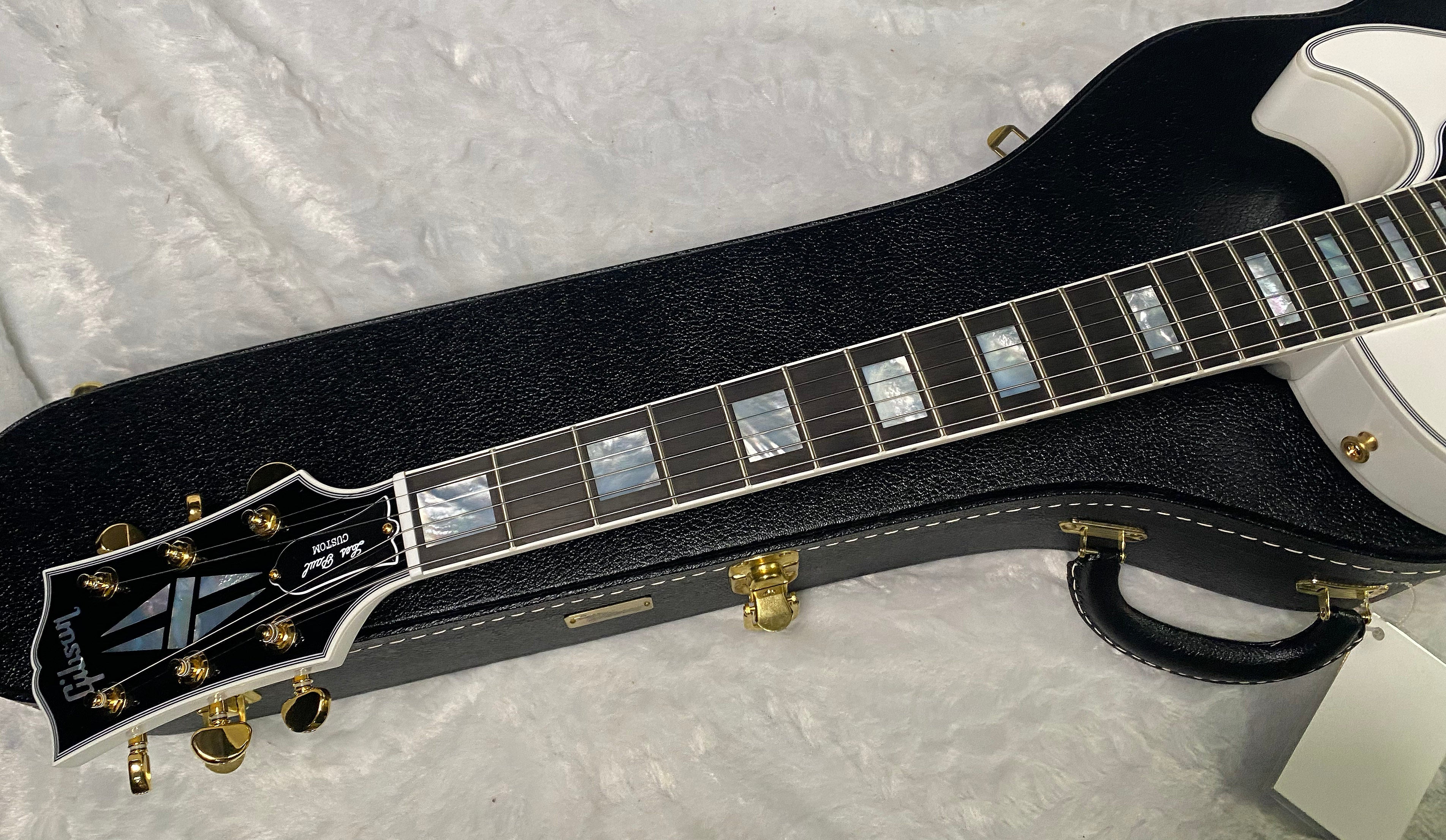 NEW! Gibson Les Paul Custom - Alpine White - Ebony Board - Authorized Dealer - Only 9.9lbs - G06454
